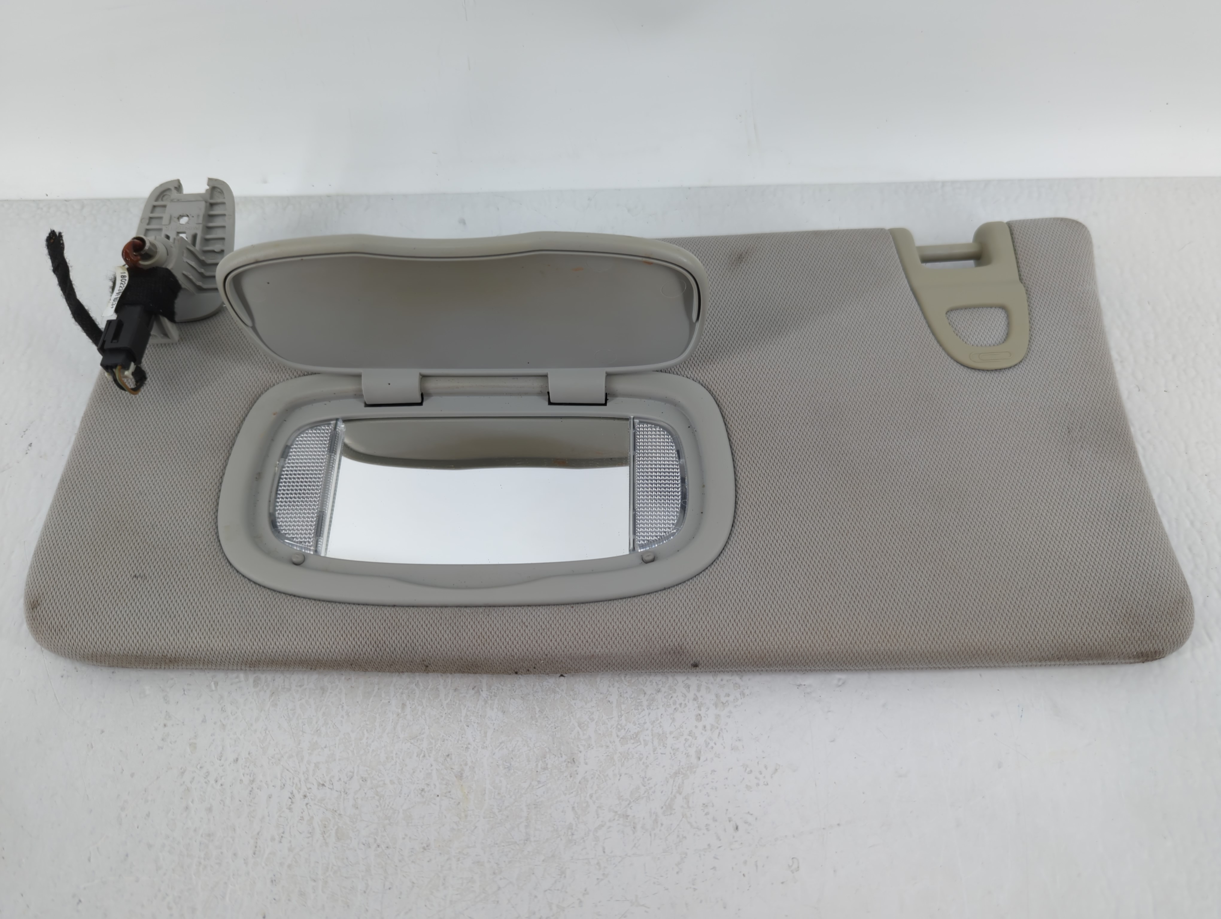2018 Jeep Compass Driver Sun Visor Mirror Left Sunvisor Light Grey 620331 - Oemusedautoparts1.com