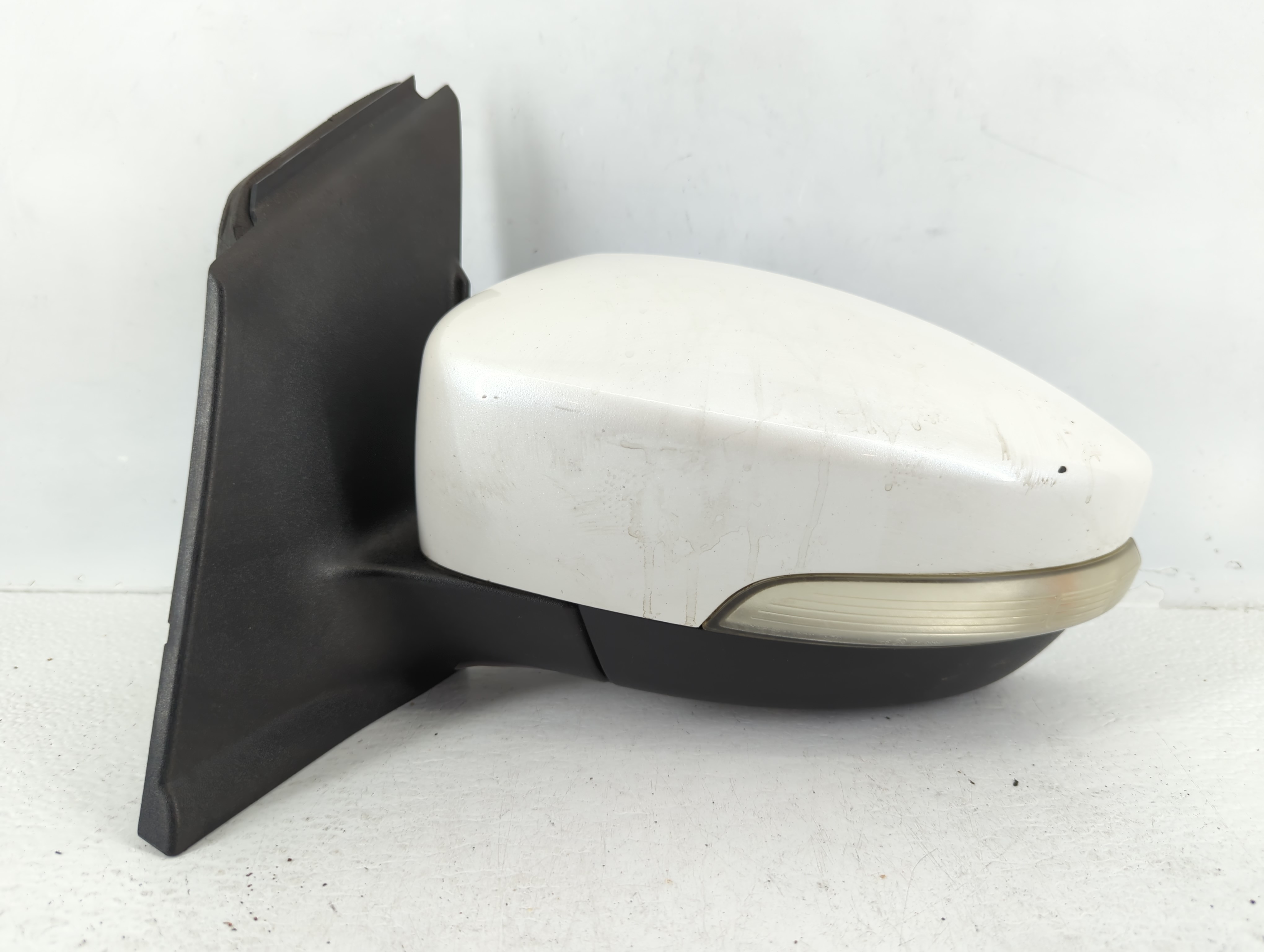 Picture of Cadillac Escalade Driver Left Side View Power Door Mirror White 620390