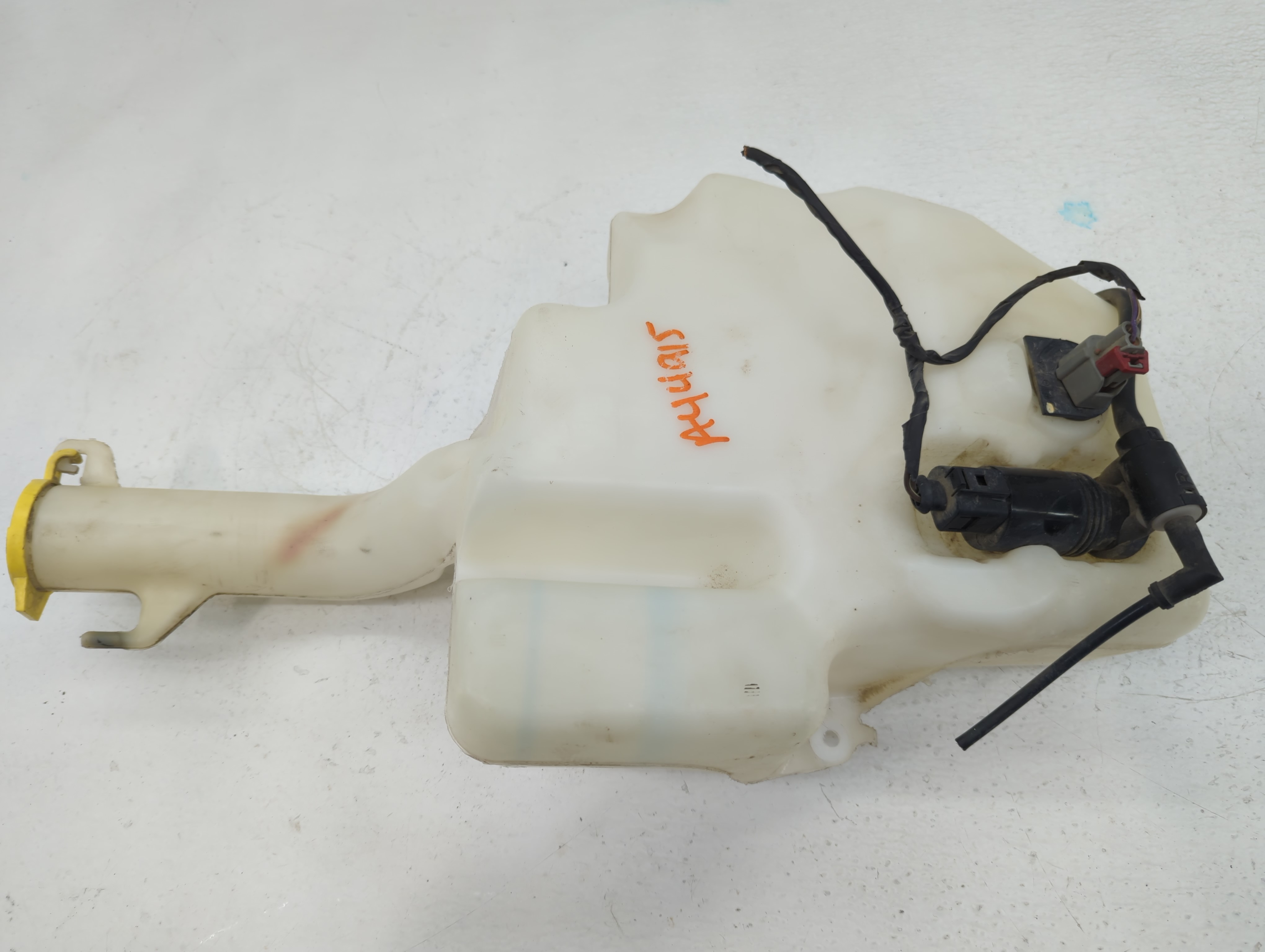 Picture of 2011 Chrysler Town & Country Windshield Washer Fluid Reservoir Bottle Oem 622397