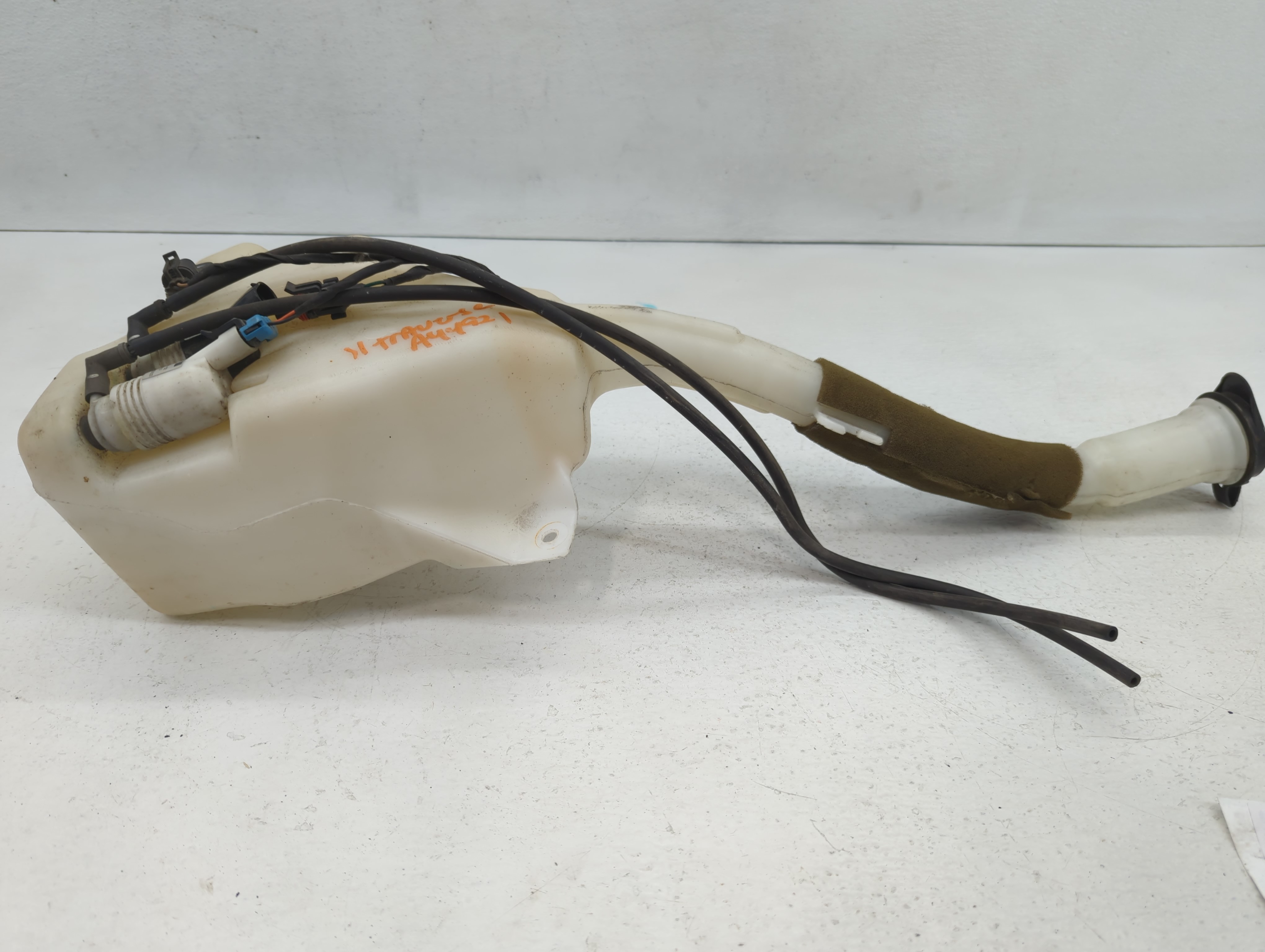 Chevrolet Traverse Windshield Washer Fluid Reservoir Bottle Oem 622412 - Oemusedautoparts1.com