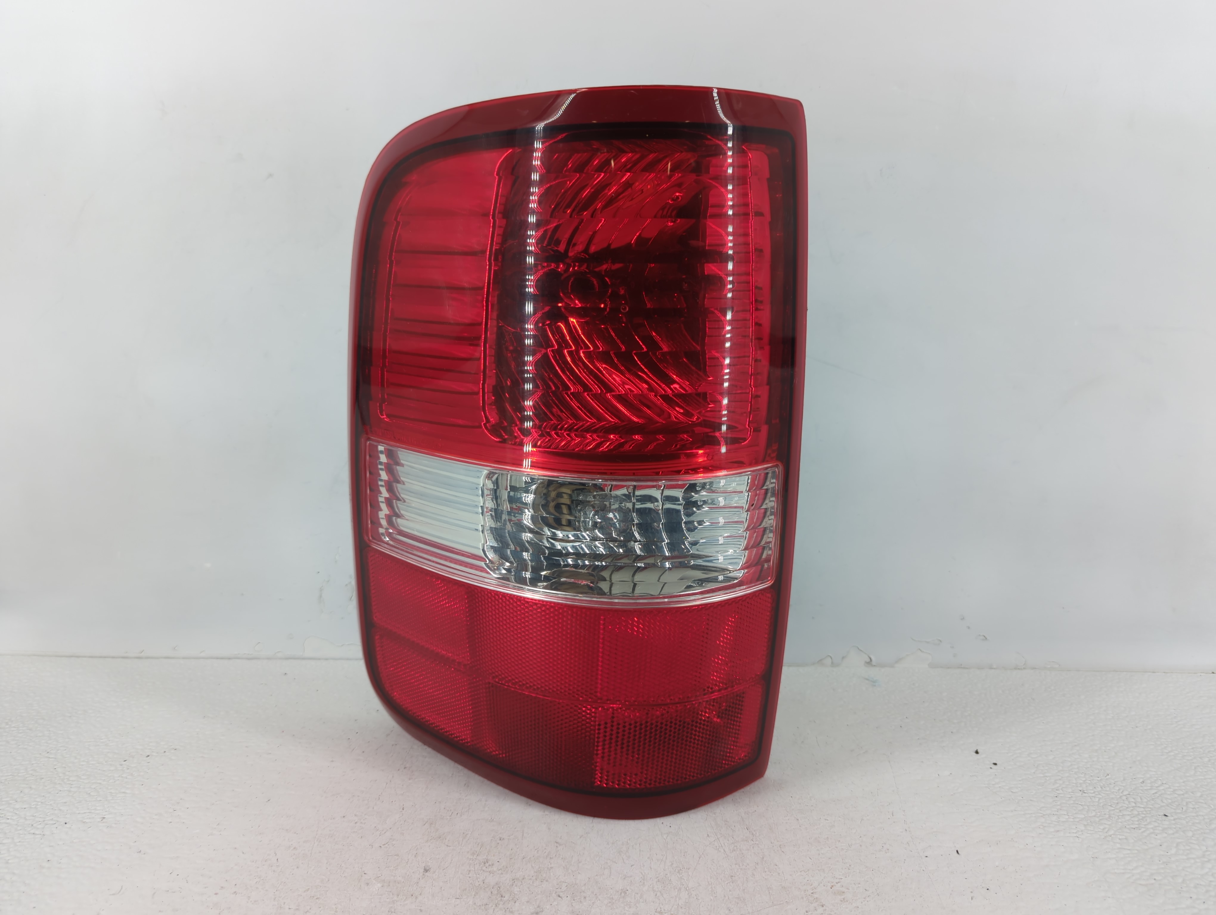 Picture of 2004-2009 Ford F-150 Driver Left Side Tail Light Taillight Oem 622963