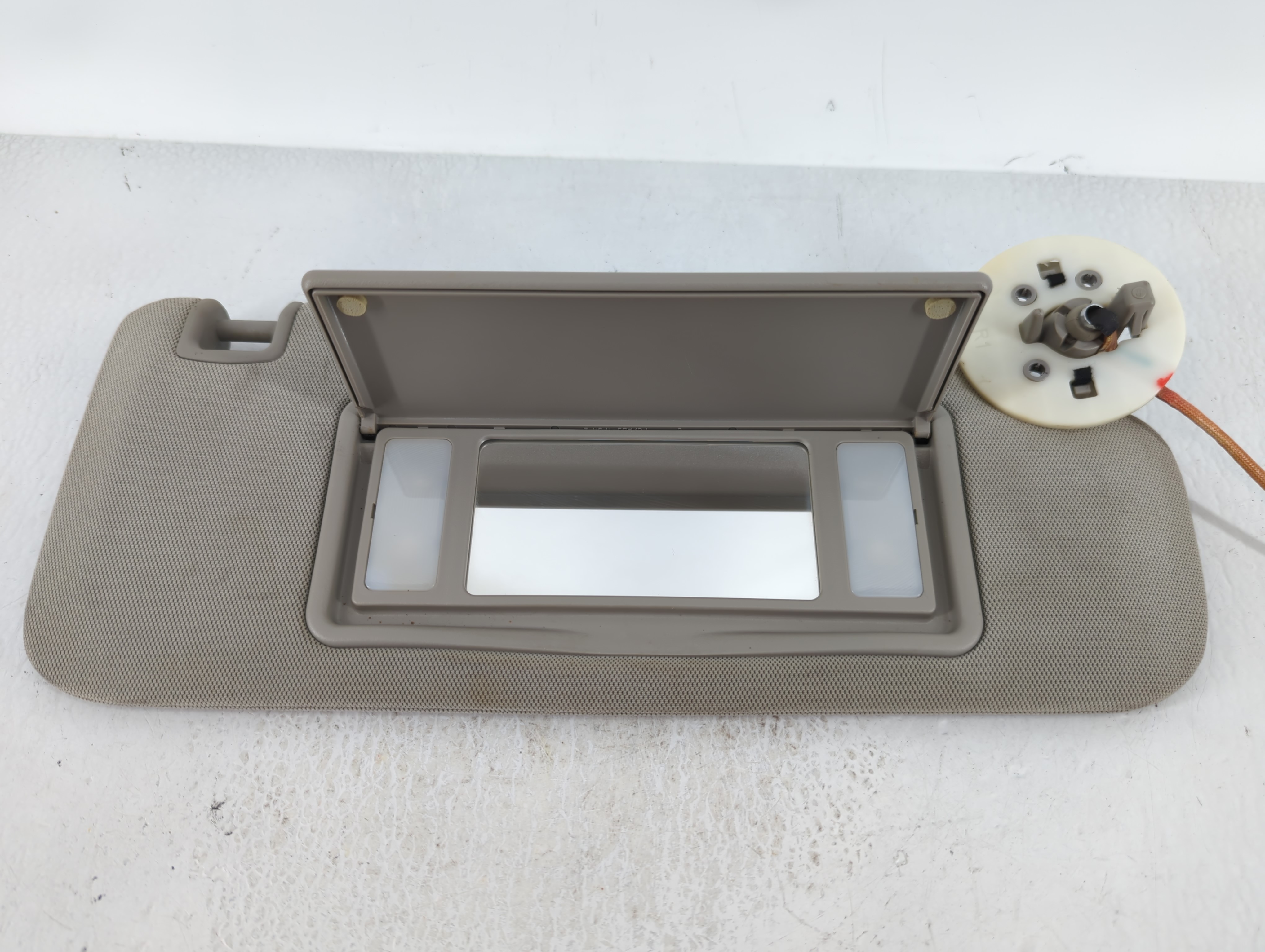 Picture of 2014-2020 Chevrolet Impala Passenger Sun Visor Mirror Right Sunvisor Grey 624294