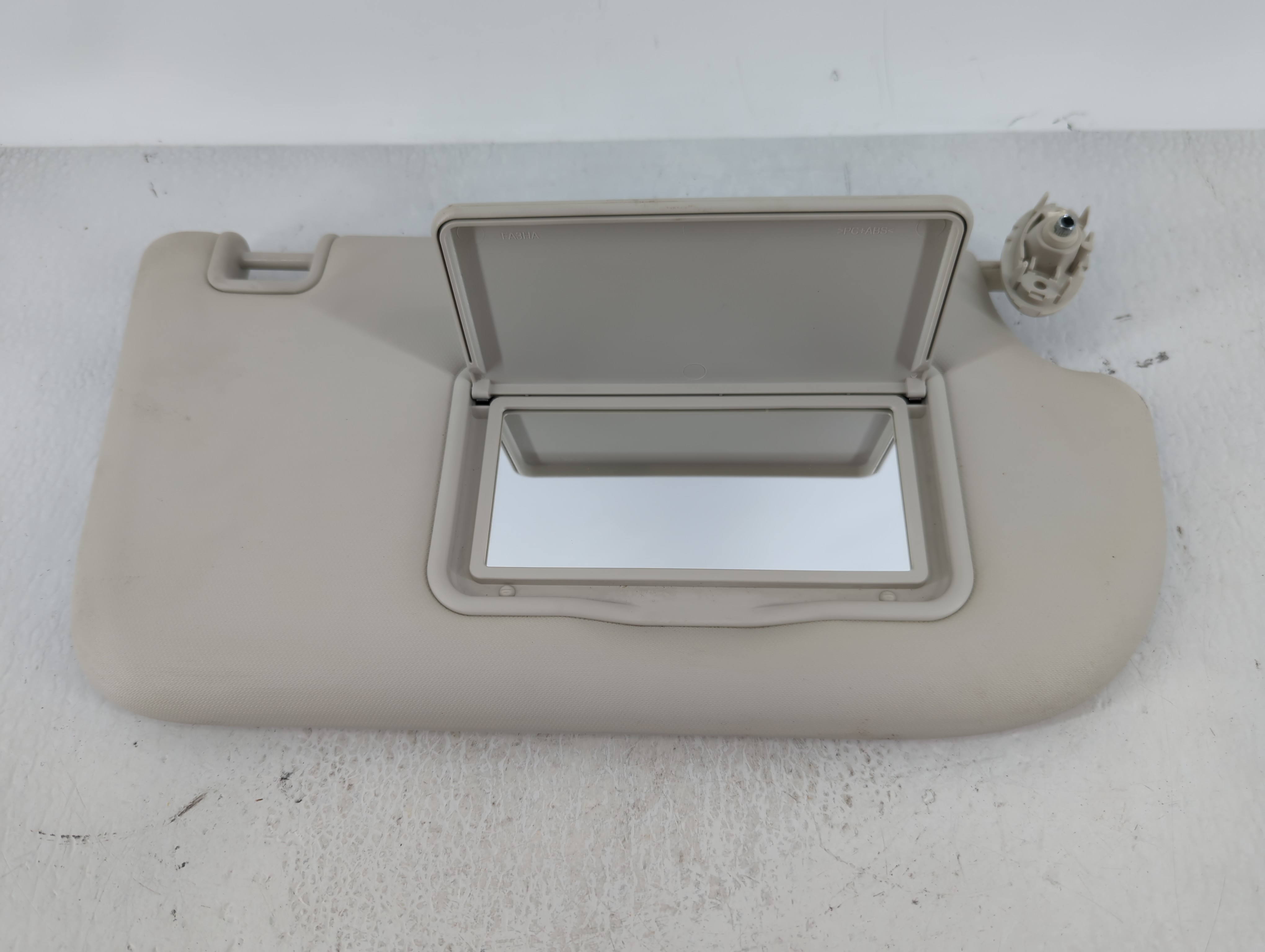 2013-2015 Ford Focus Passenger Sun Visor Mirror Right Sunvisor Ivory 624462 - Oemusedautoparts1.com