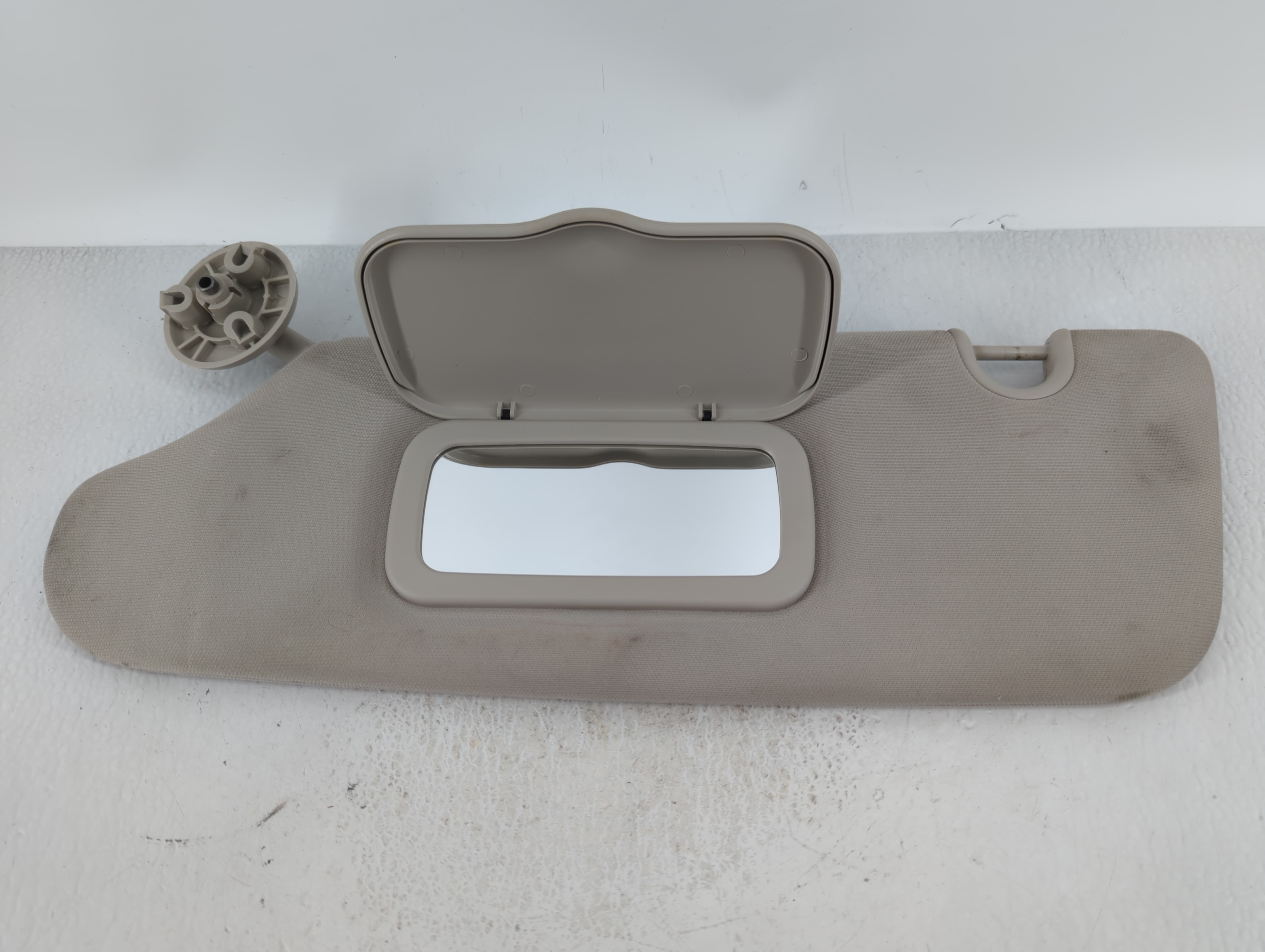 Dodge Caravan Driver Sun Visor Mirror Left Sunvisor Light Grey 624465 - Oemusedautoparts1.com