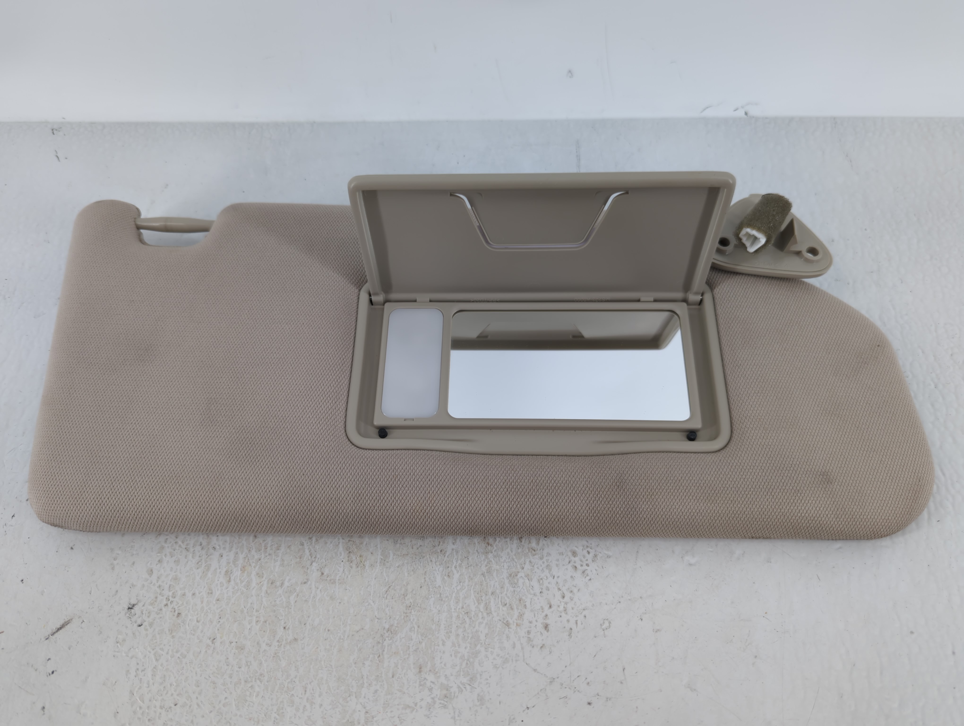 2018 Mitsubishi Outlander Passenger Sun Visor Mirror Right Sunvisor 624467 - Oemusedautoparts1.com