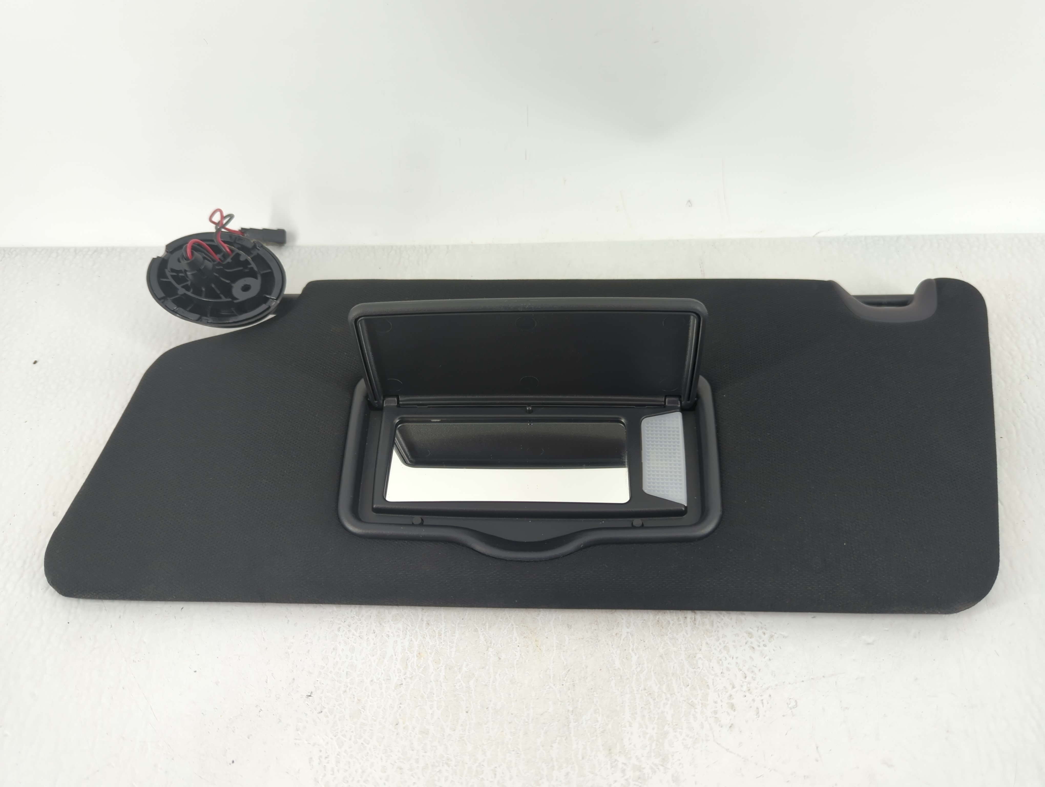 2017 Ford Explorer Driver Sun Visor Mirror Left Sunvisor Black 624567 - Oemusedautoparts1.com