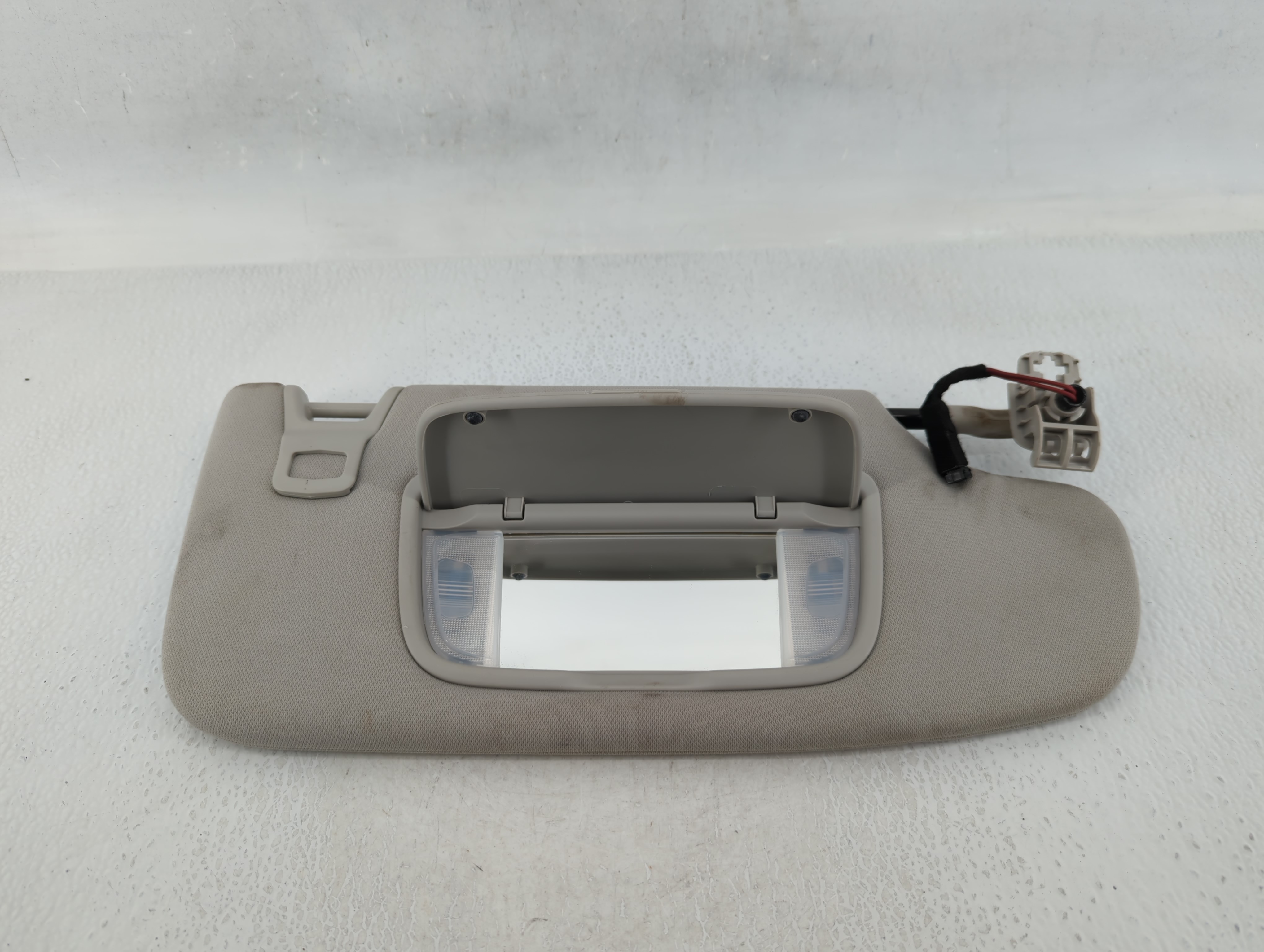 2017 Ford Explorer Passenger Sun Visor Mirror Right Sunvisor Light Grey 624713 - Oemusedautoparts1.com