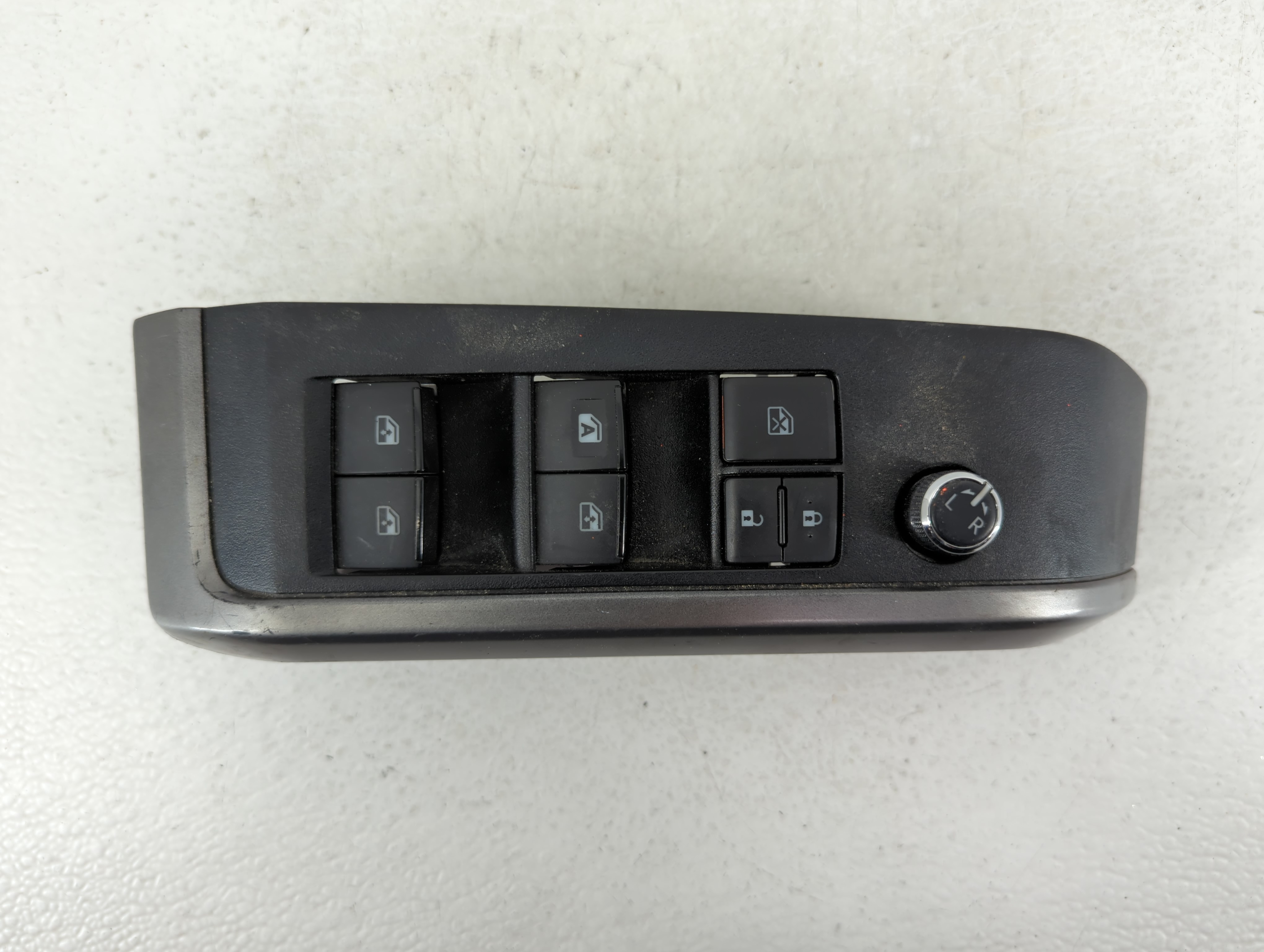 Picture of 2019-2021 Hyundai Santa Fe Driver Left Door Master Power Window Switch 627094