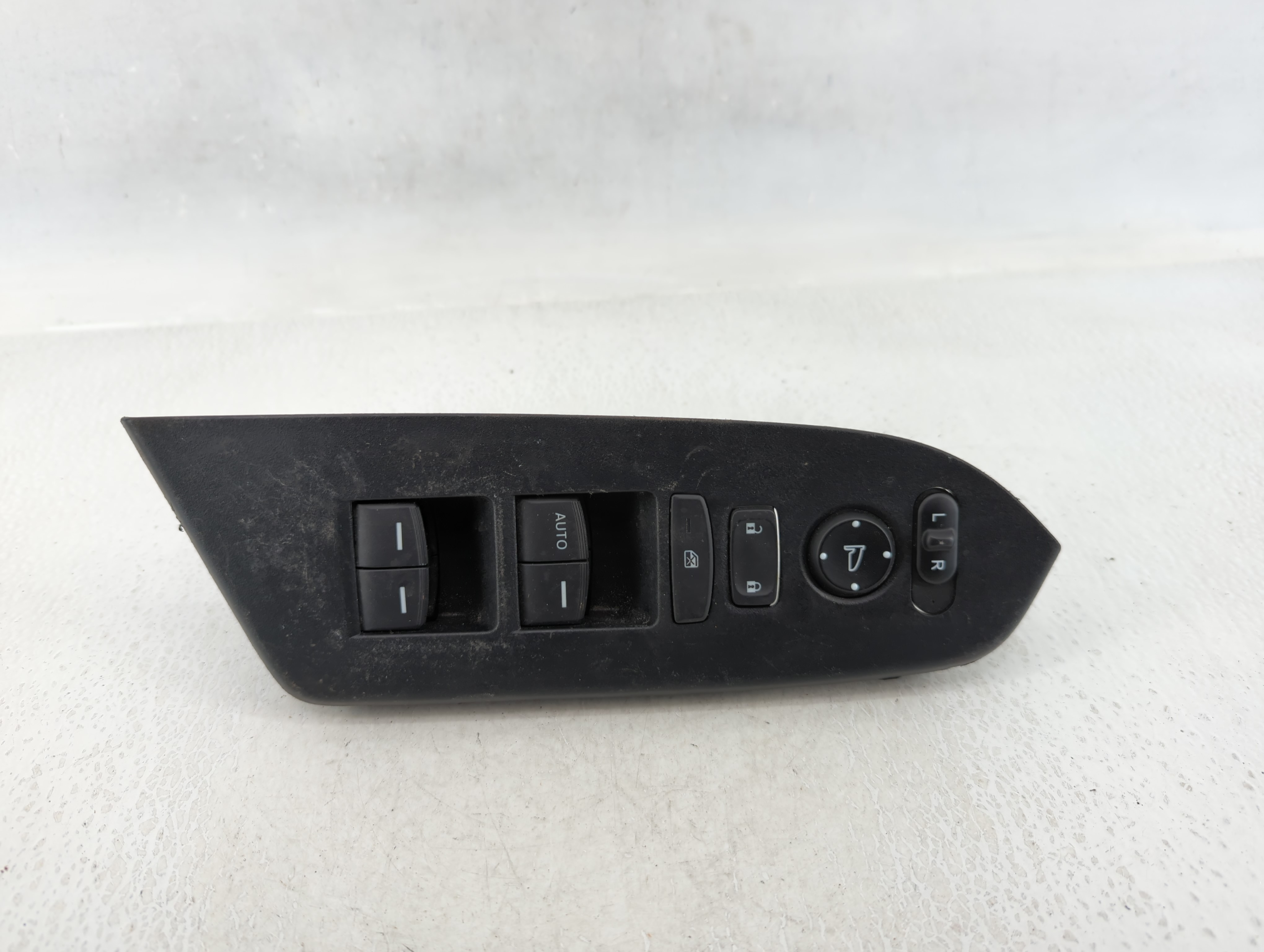 Picture of Nissan Rogue Driver Left Door Master Power Window Switch 68262253ac 627992