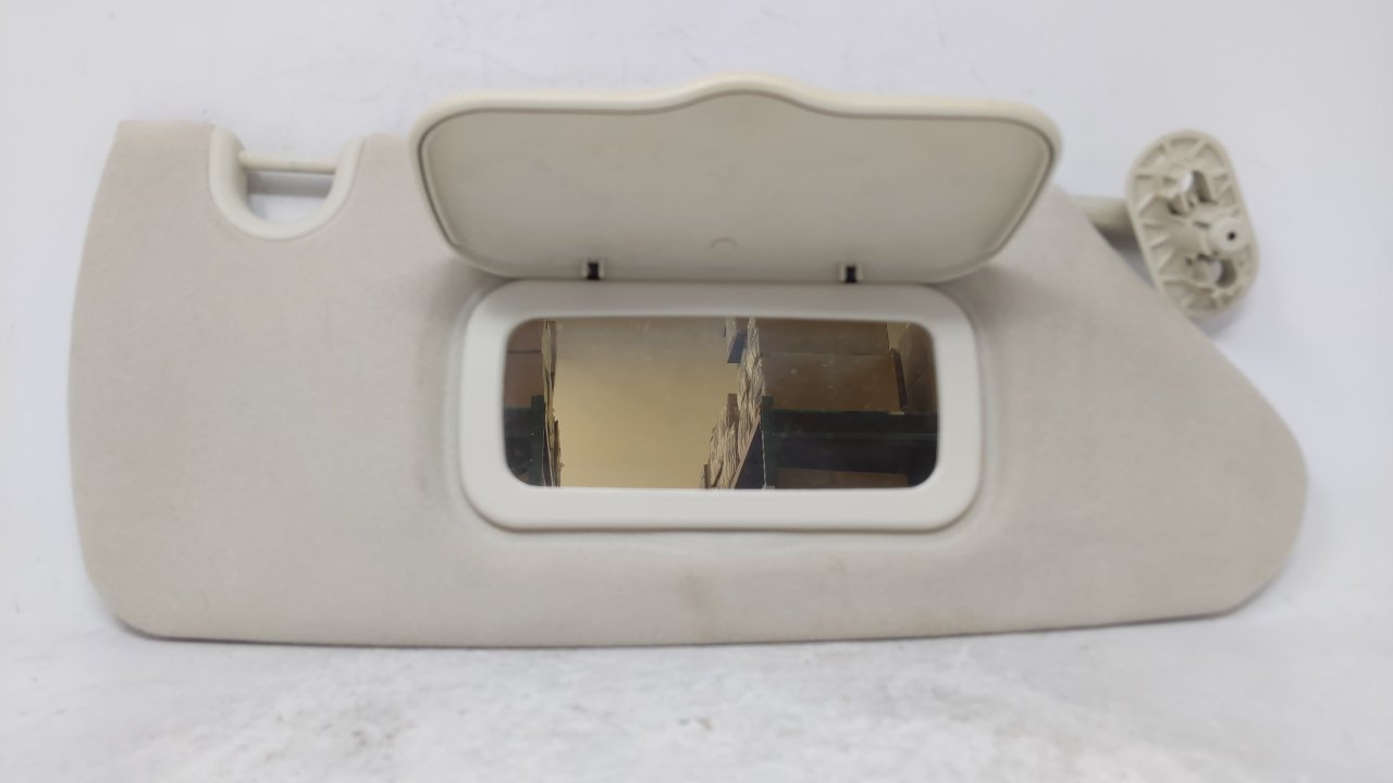 2004 Chrysler Pacifica Passenger Sun Visor Mirror Right Sunvisor White 62859 - Oemusedautoparts1.com