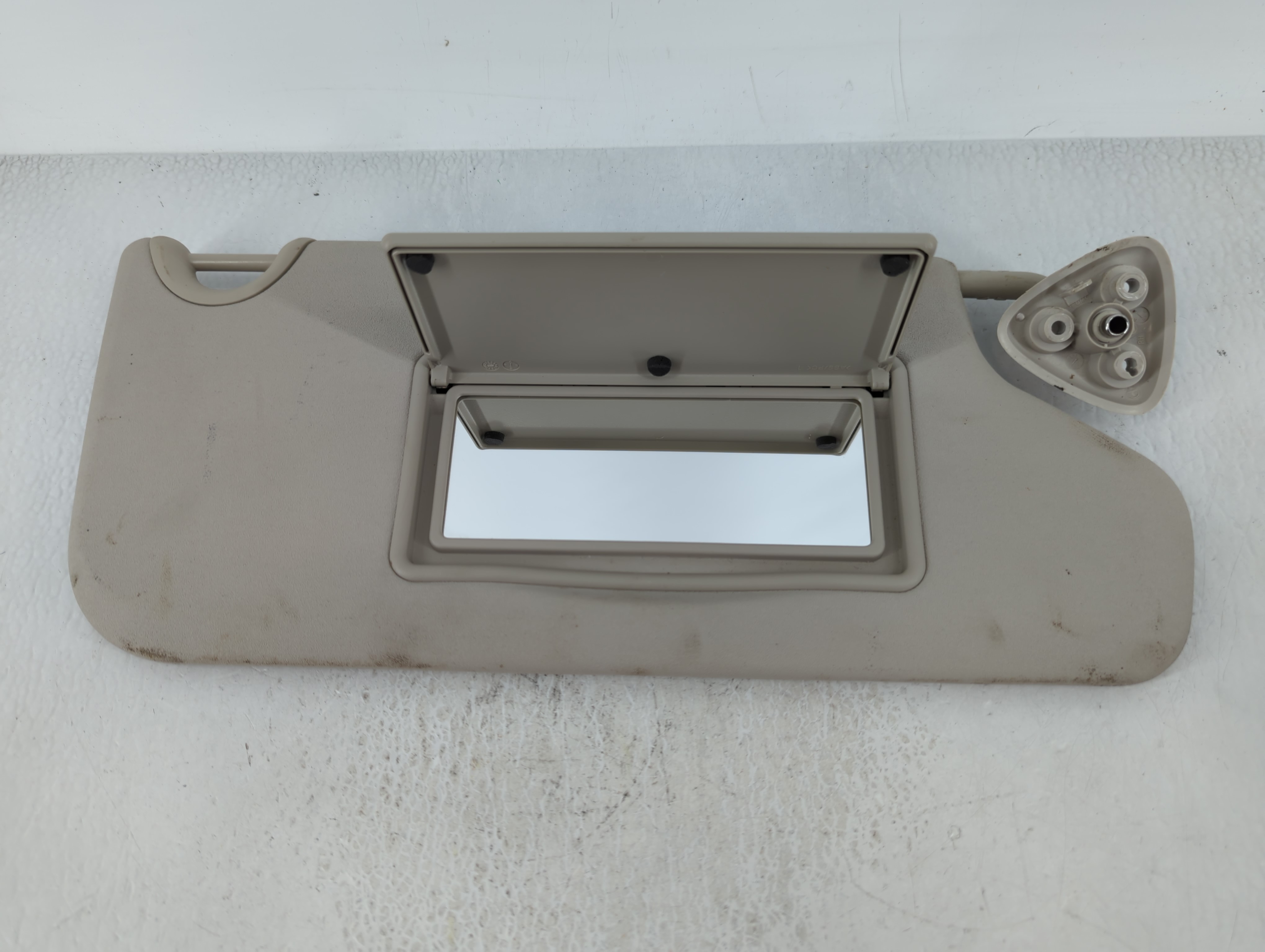2018 Dodge Journey Passenger Sun Visor Mirror Right Sunvisor Pale Grey 629314 - Oemusedautoparts1.com