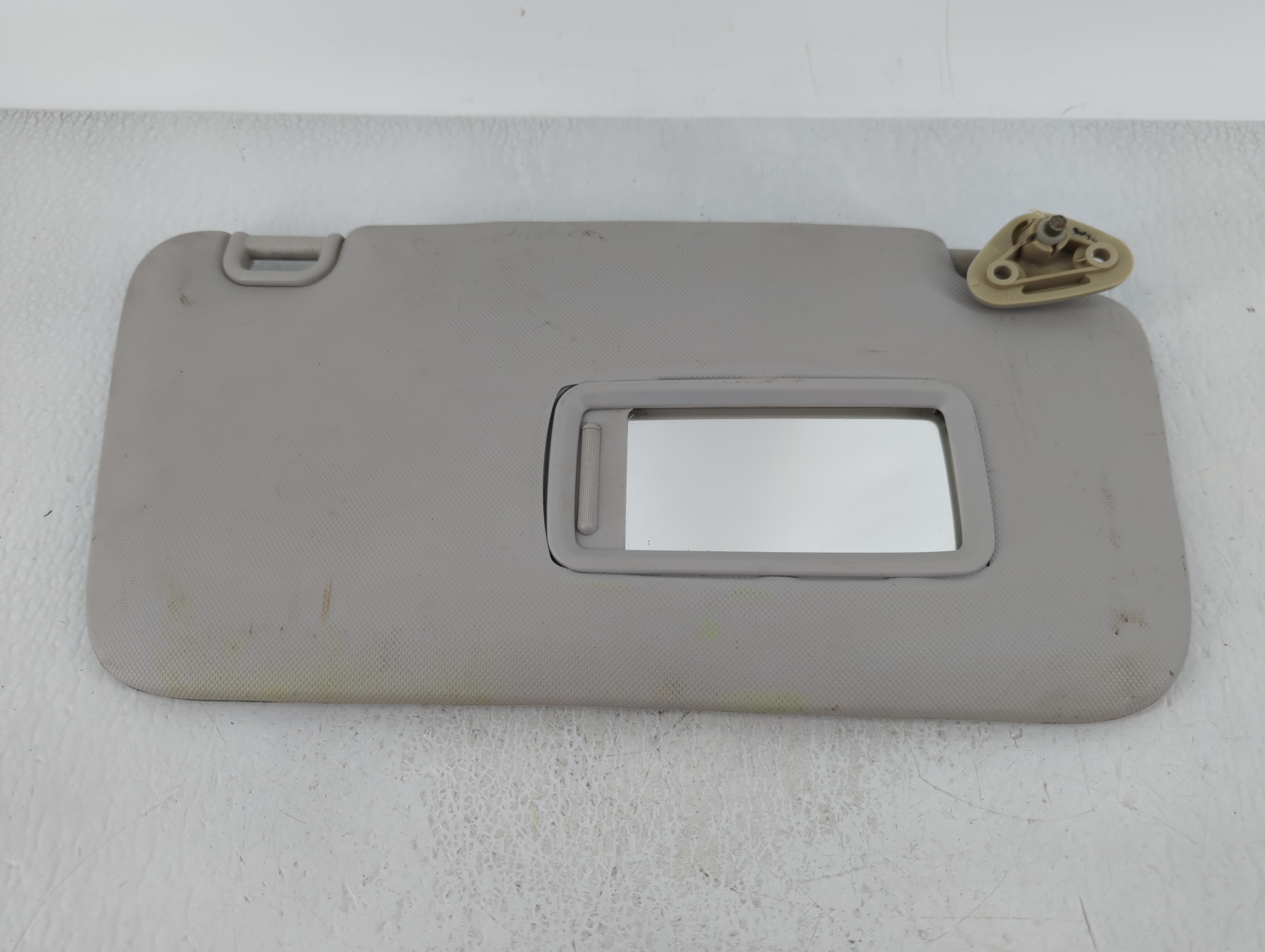 2009 Subaru Forester Passenger Sun Visor Mirror Right Sunvisor Pale Grey 629746 - Oemusedautoparts1.com