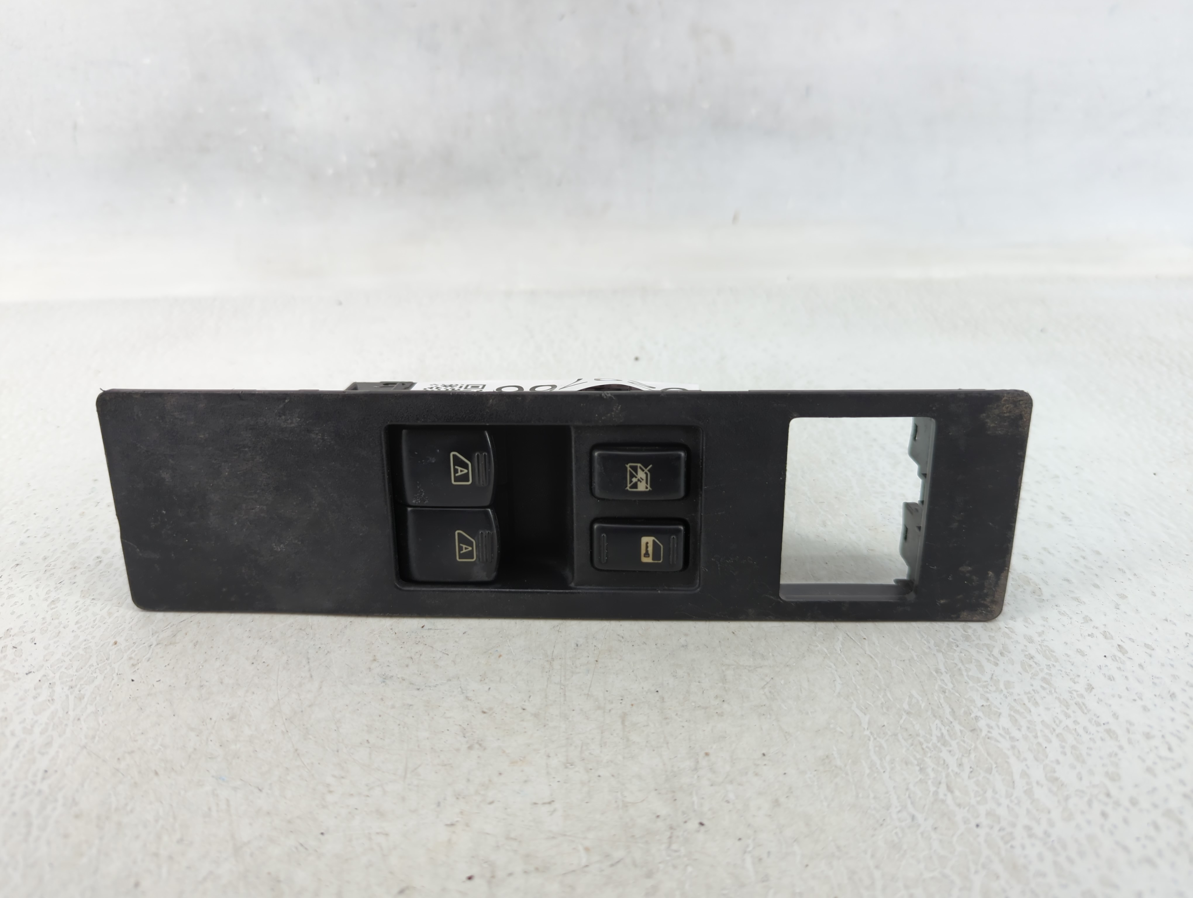 2004 Nissan Titan Driver Left Door Master Power Window Switch 629766 - Oemusedautoparts1.com