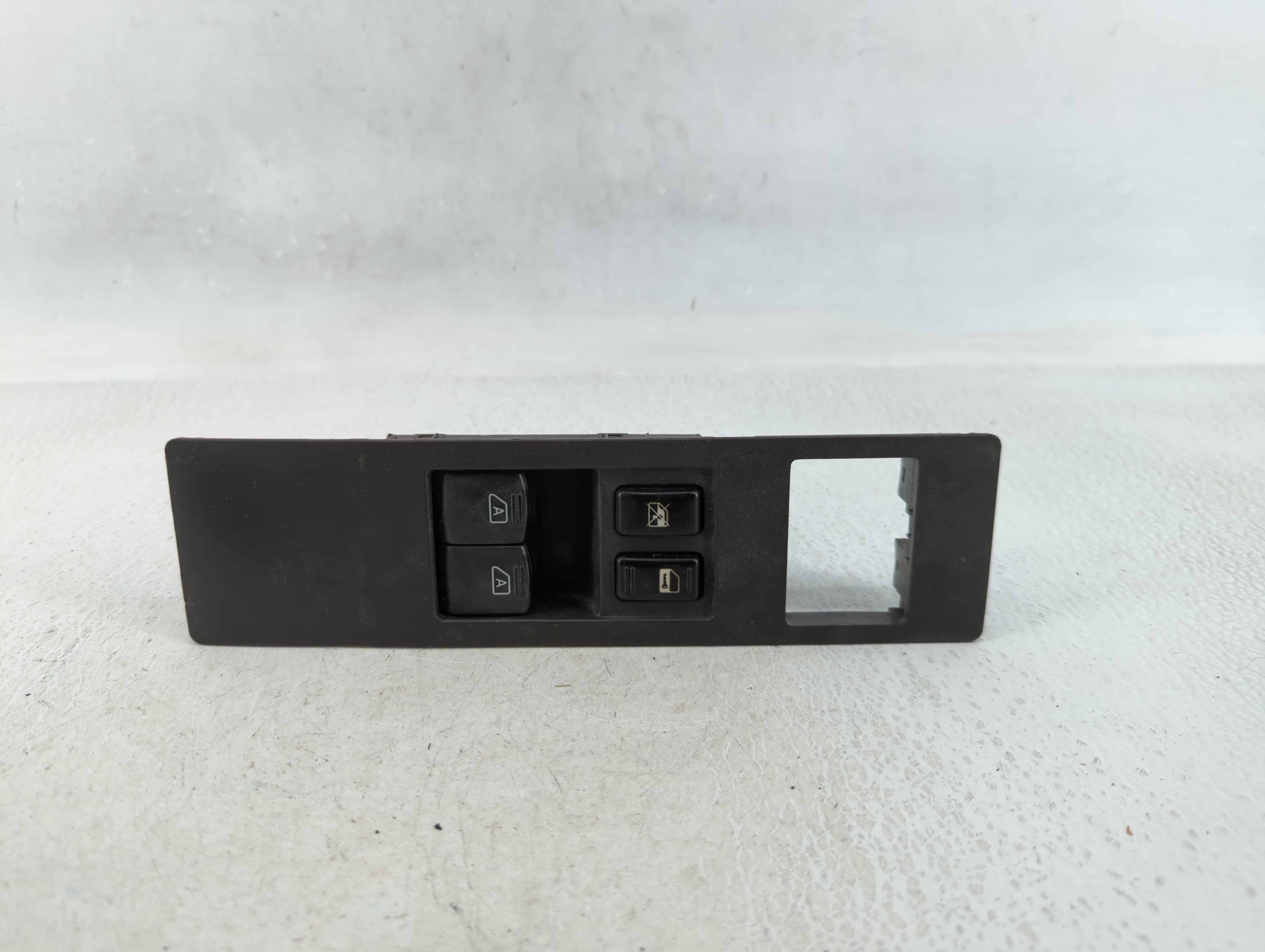 2005 Nissan Titan Driver Left Door Master Power Window Switch 629982 - Oemusedautoparts1.com