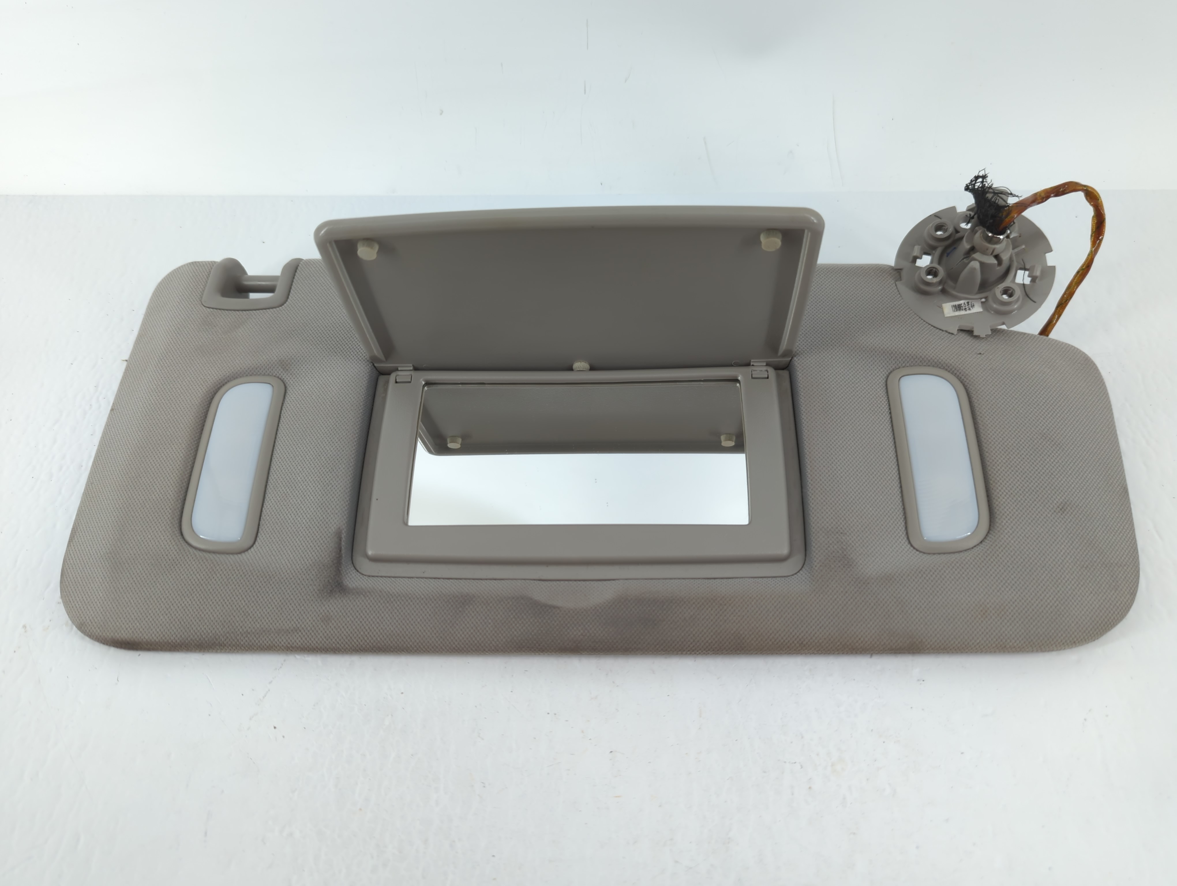 Chevrolet Traverse Passenger Sun Visor Mirror Right Sunvisor Grey 631519 - Oemusedautoparts1.com