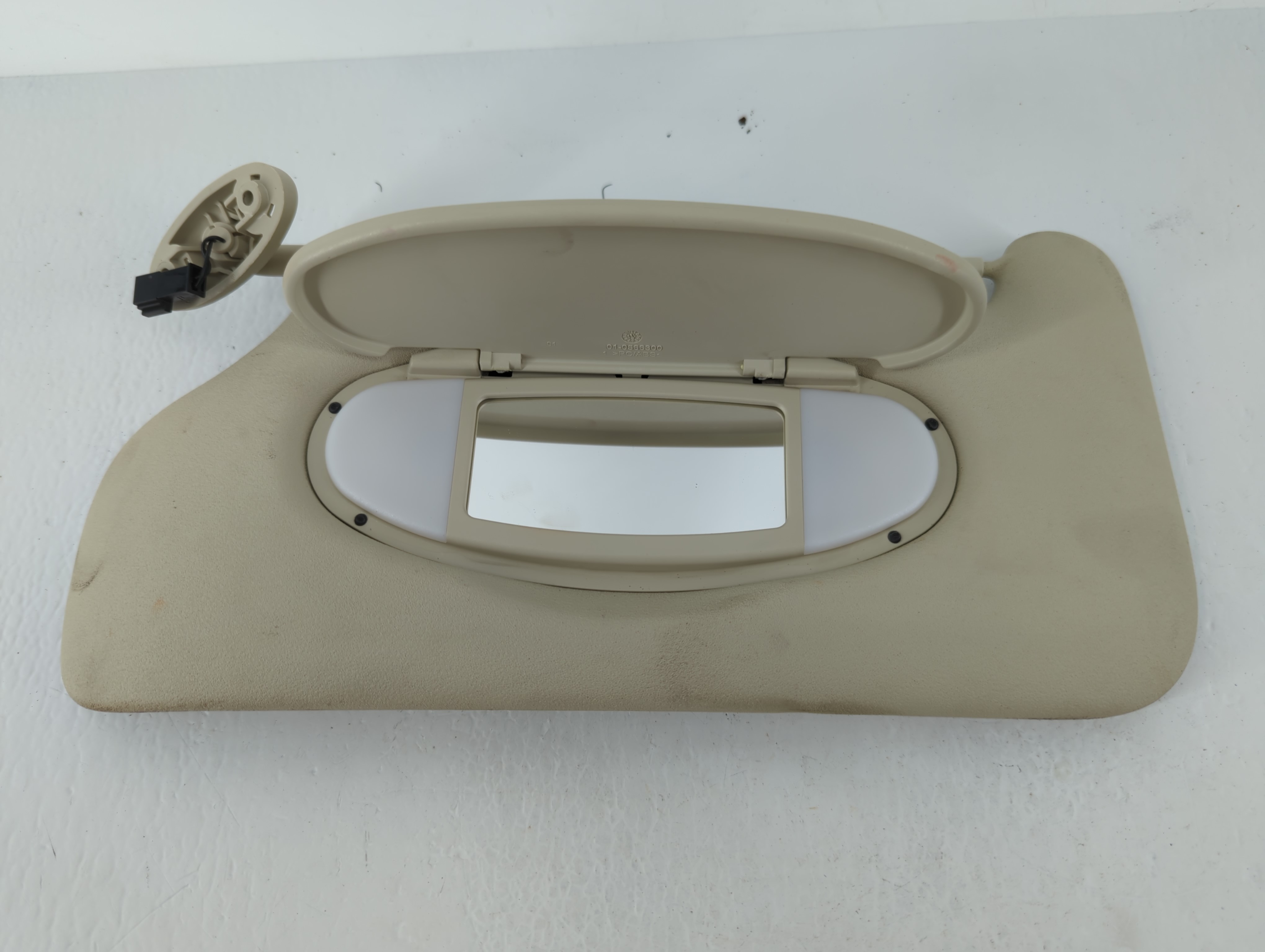 Chrysler Town & Country Driver Sun Visor Mirror Left Sunvisor Cream 631541 - Oemusedautoparts1.com