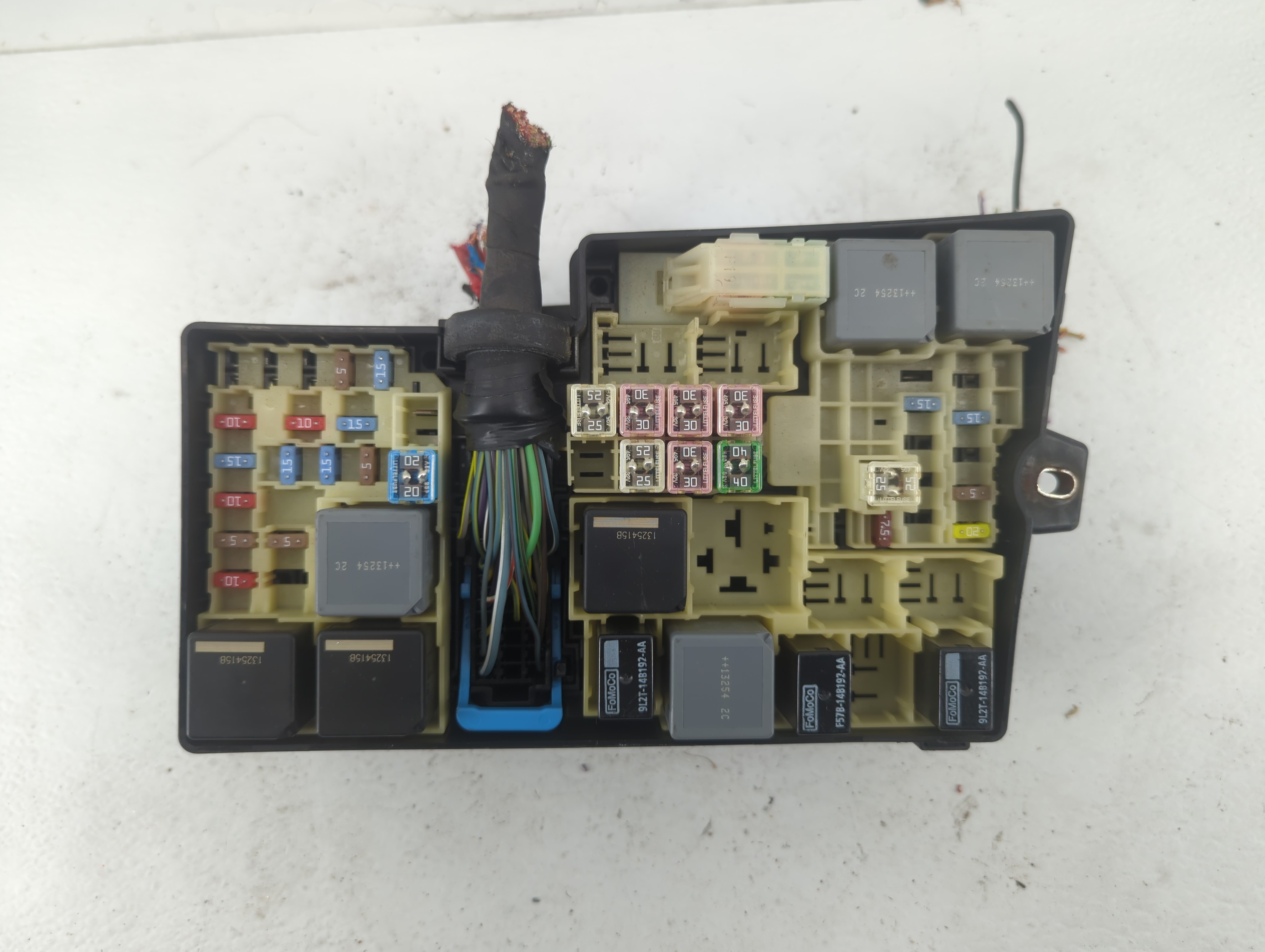 2012-2014 Ford Focus Fusebox Fuse Box Relay Module Av6t-14a067-ad 633161 - Oemusedautoparts1.com
