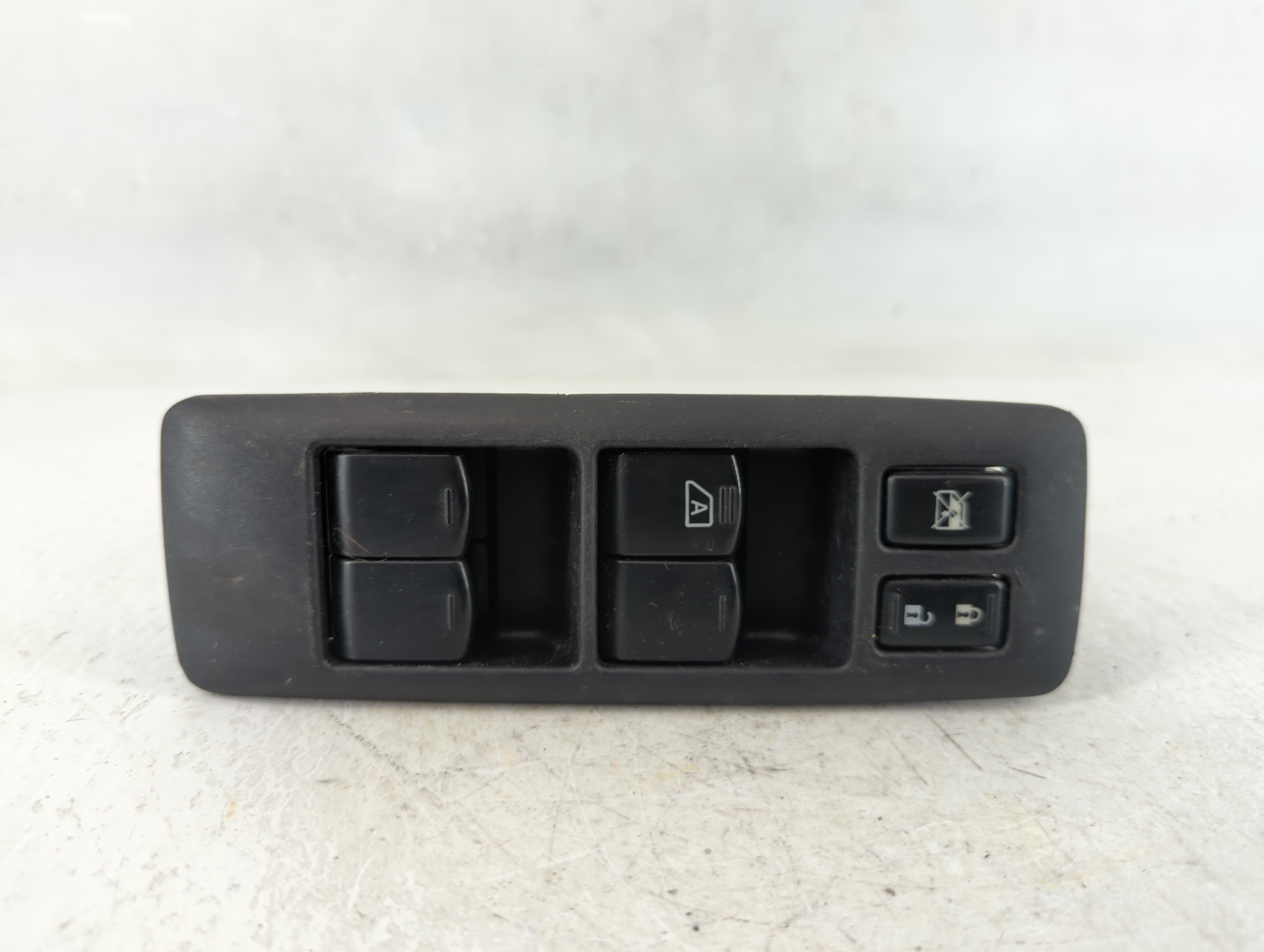 2008-2010 Nissan Rogue Driver Left Door Master Power Window Switch 633306 - Oemusedautoparts1.com