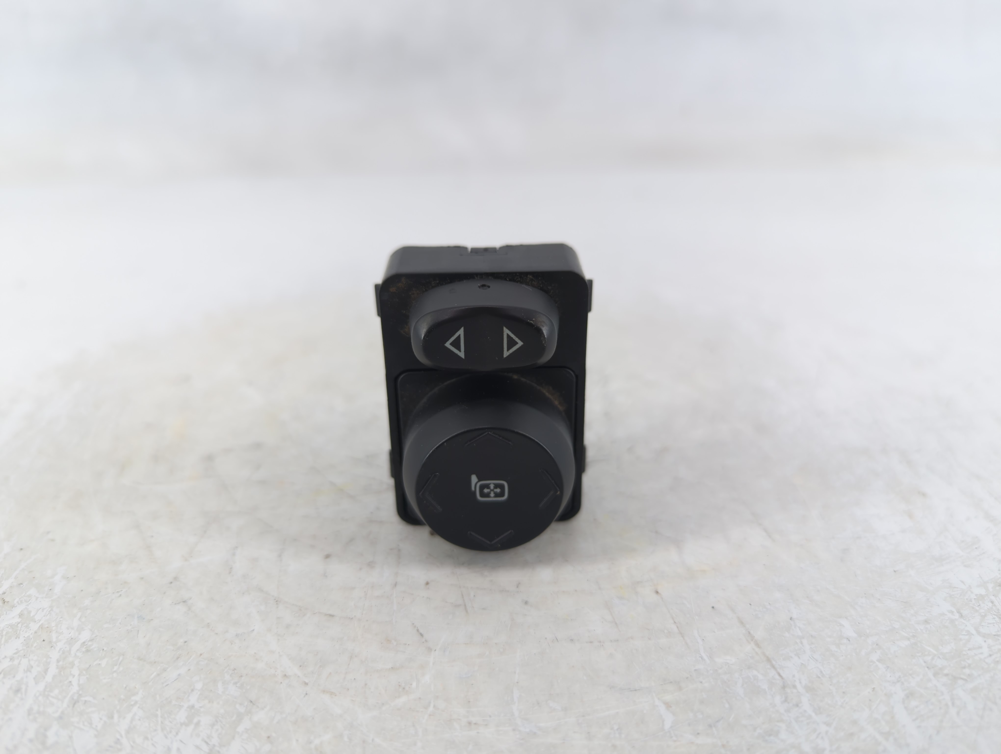 2015 Chevrolet Traverse Driver Left Door Master Power Window Switch 633564 - Oemusedautoparts1.com