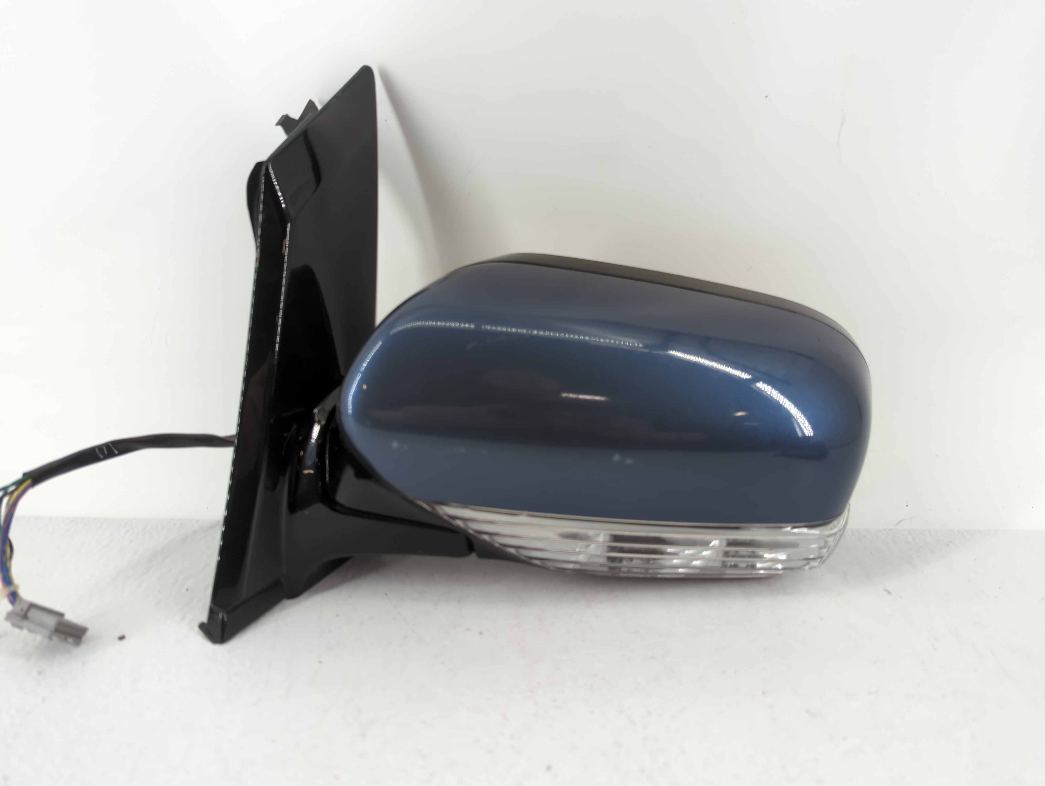 Chevrolet Trailblazer Driver Left Side View Manual Door Mirror Blue 633591 - Oemusedautoparts1.com