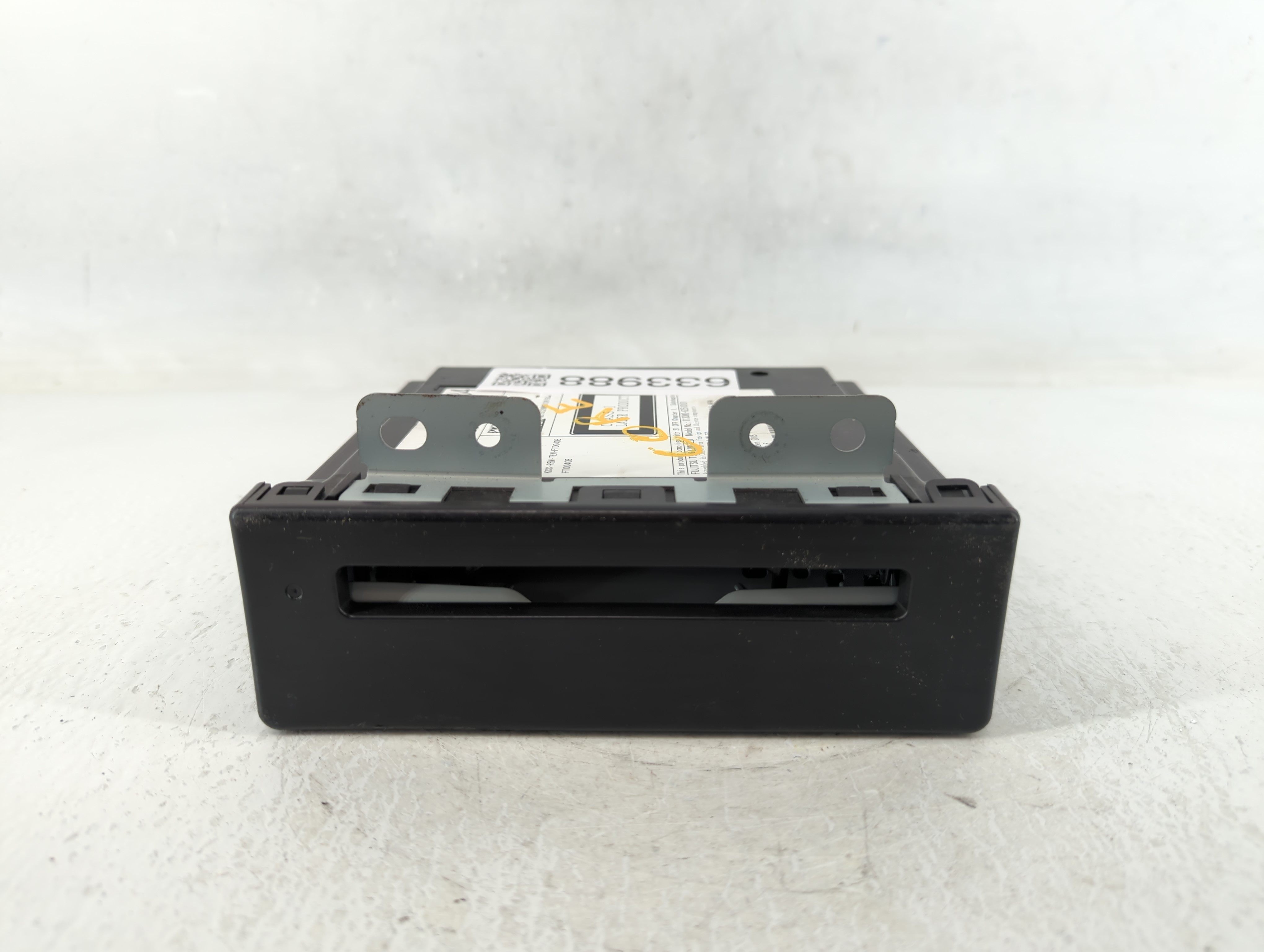 Picture of Gmc Yukon Xl Am Fm Cd Player Radio Receiver 633988