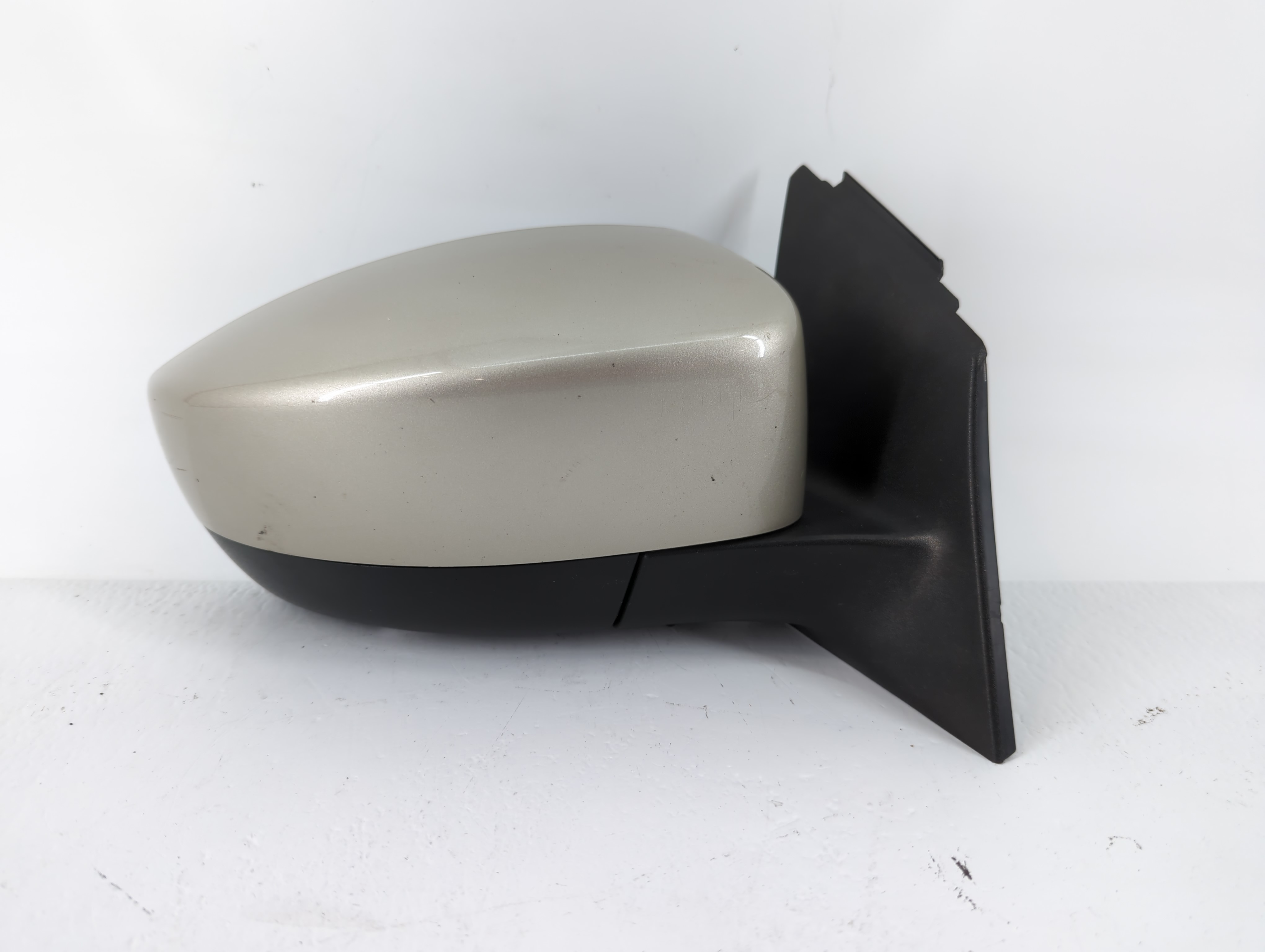2018 Ford Focus Passenger Right Side View Power Door Mirror Gold 634051 - Oemusedautoparts1.com