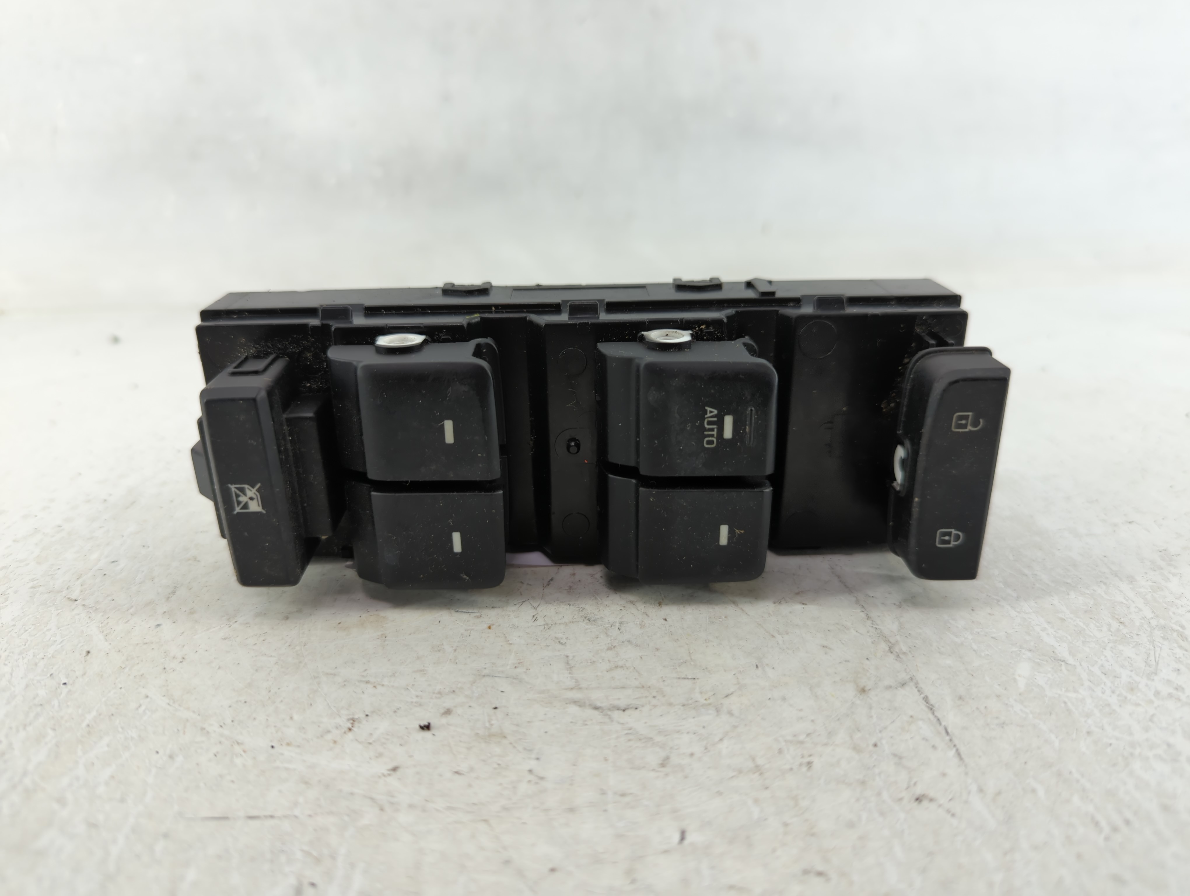 Picture of 2015-2019 Hyundai Sonata Driver Left Door Master Power Window Switch 636178