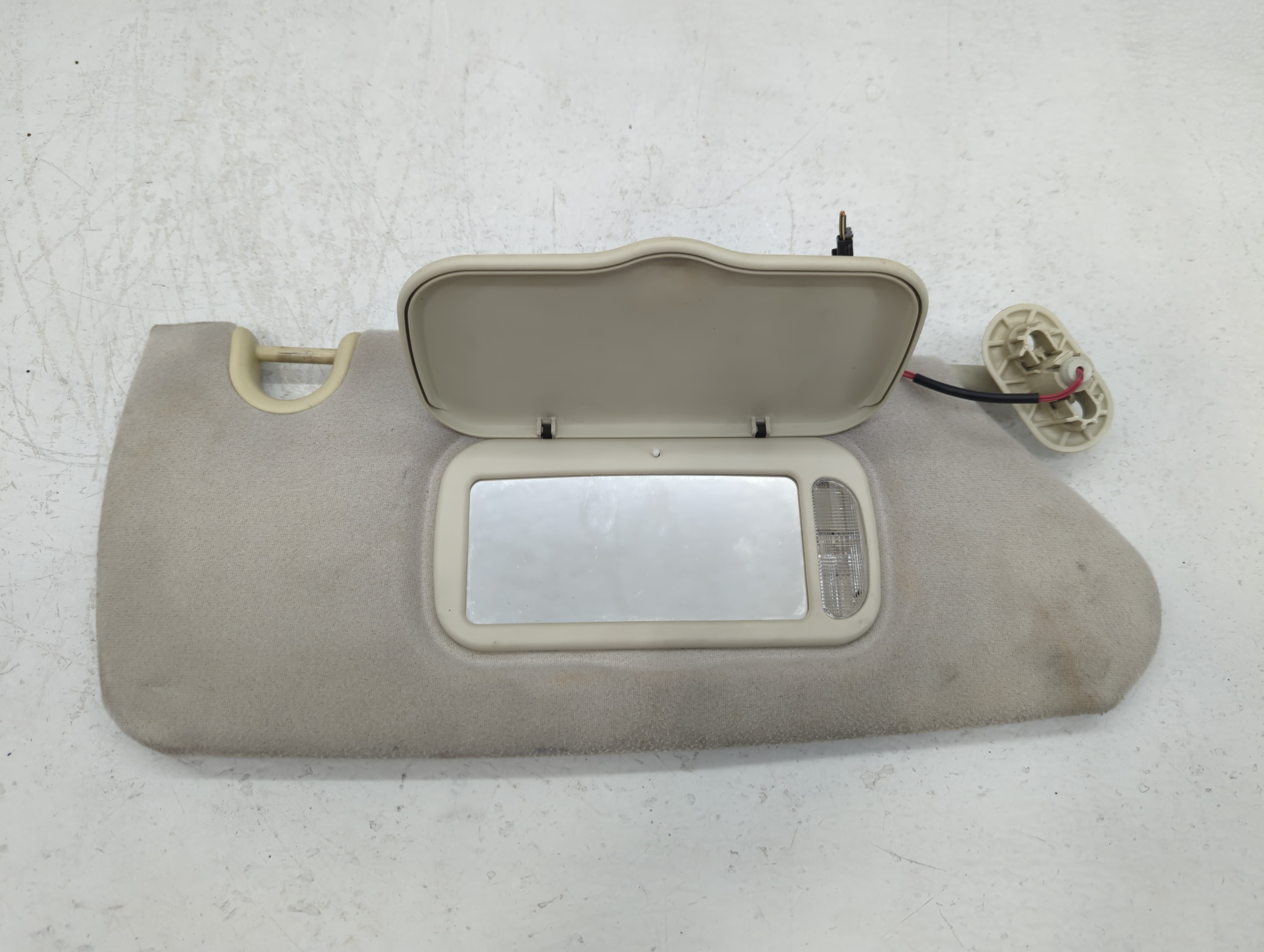 2008 Chrysler Pacifica Passenger Sun Visor Mirror Right Sunvisor Grey 636320 - Oemusedautoparts1.com