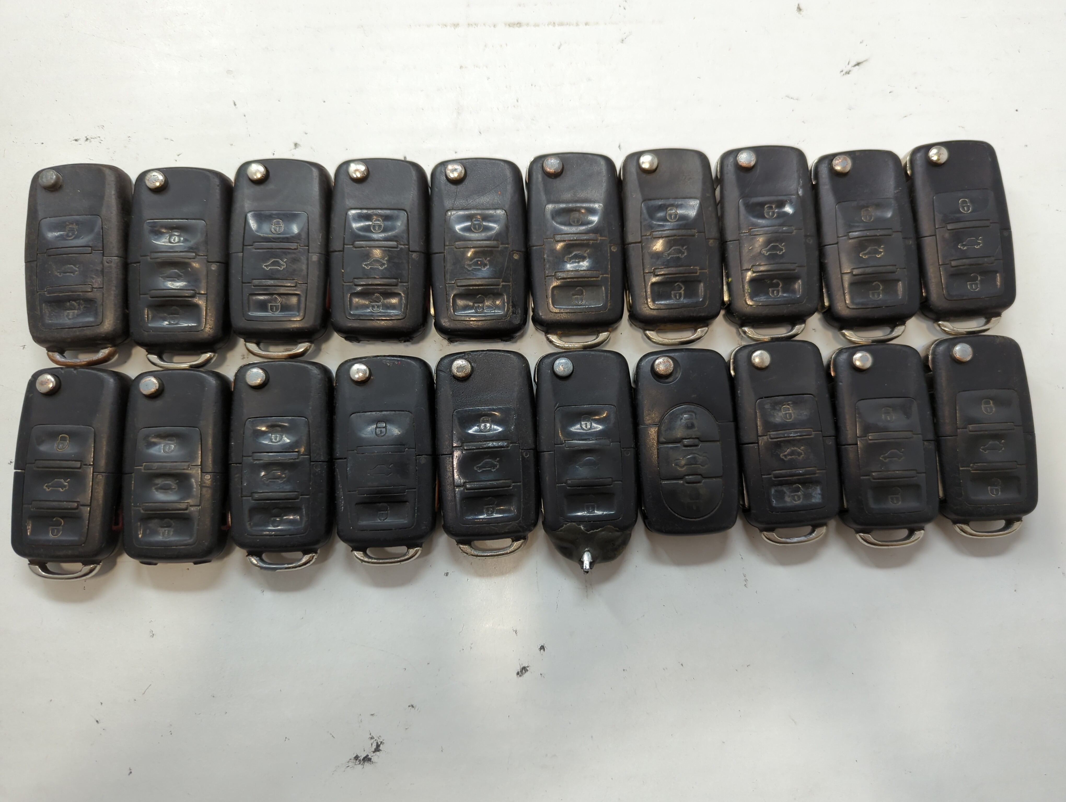 Lot of 20 Volkswagen Keyless Entry Remote Fob NBG92596263 | NBG92596263T 638509 - Oemusedautoparts1.com