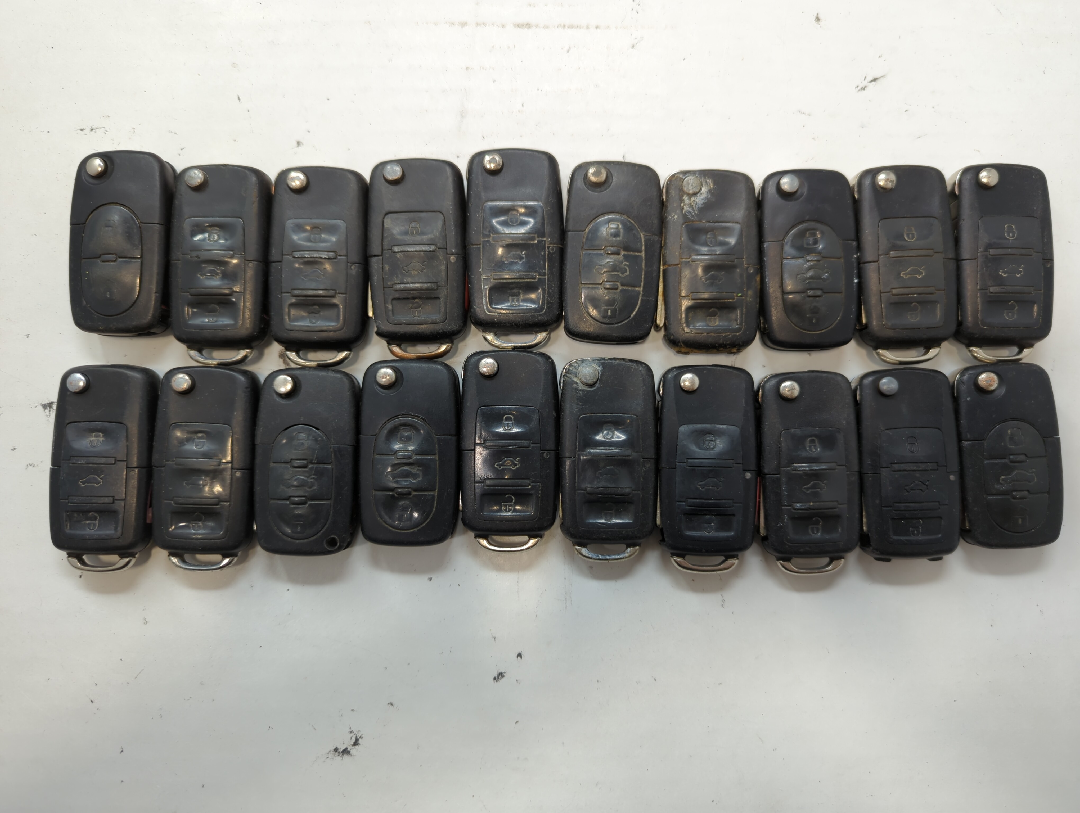 Lot of 20 Volkswagen Keyless Entry Remote Fob NBG8137T | NBG735868T 638533 - Oemusedautoparts1.com