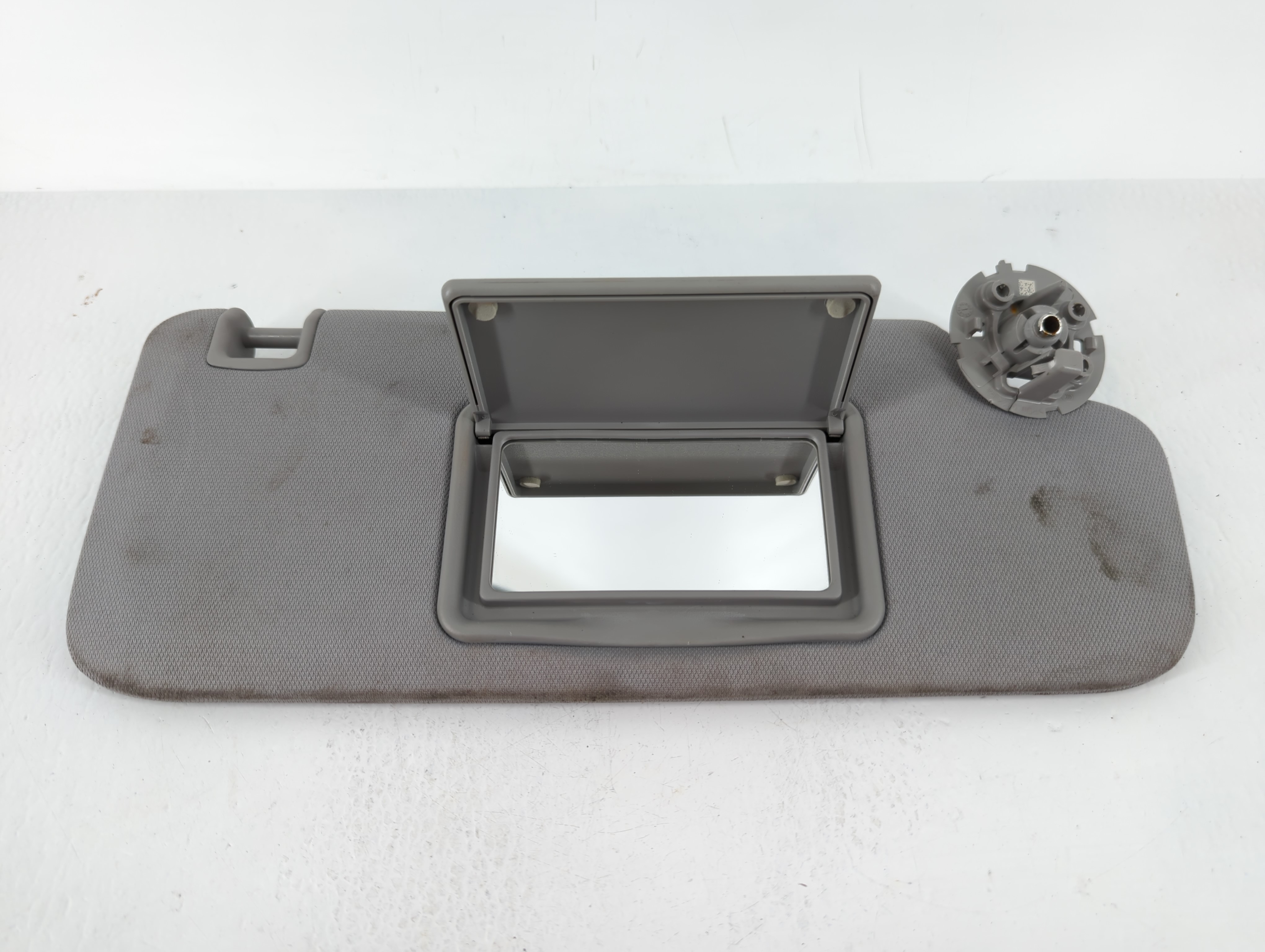 2016-2021 Chevrolet Malibu Driver Sun Visor Mirror Left Sunvisor Grey 638704 - Oemusedautoparts1.com