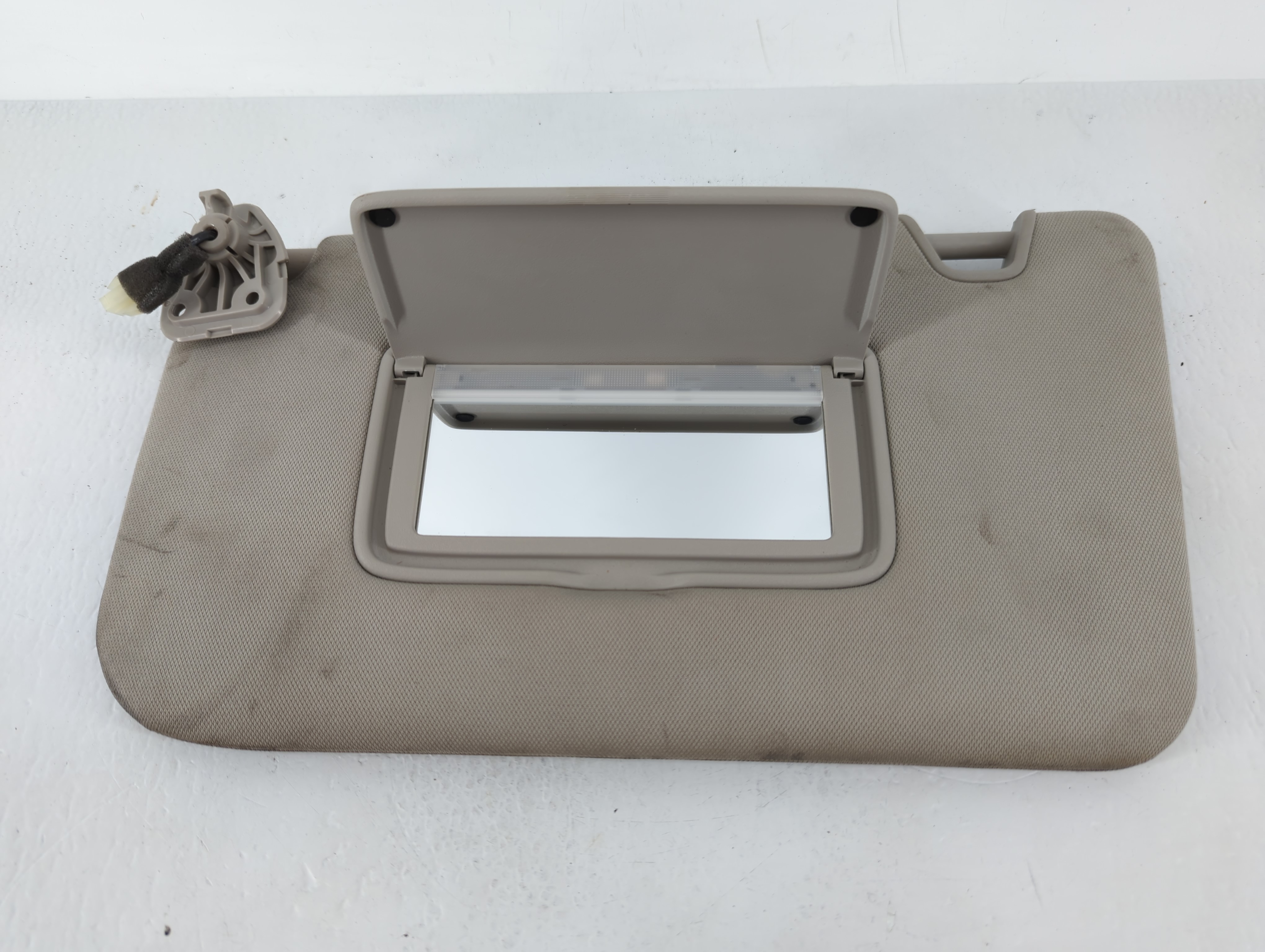 Picture of 2018-2020 Nissan Rogue Driver Sun Visor Mirror Left Sunvisor Light Grey 639010