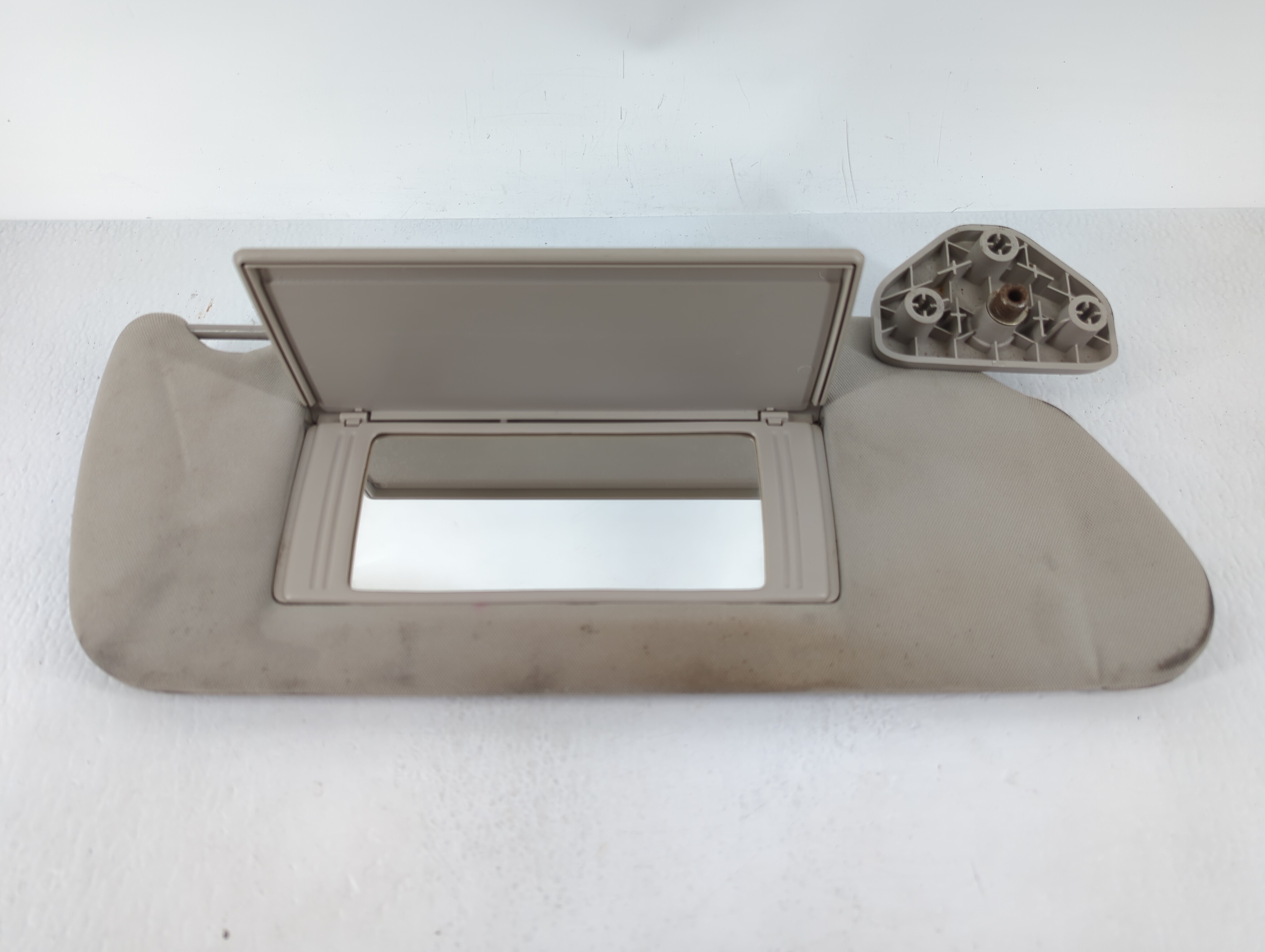 2008 Hummer H3 Passenger Sun Visor Mirror Right Sunvisor Grey 639030 - Oemusedautoparts1.com