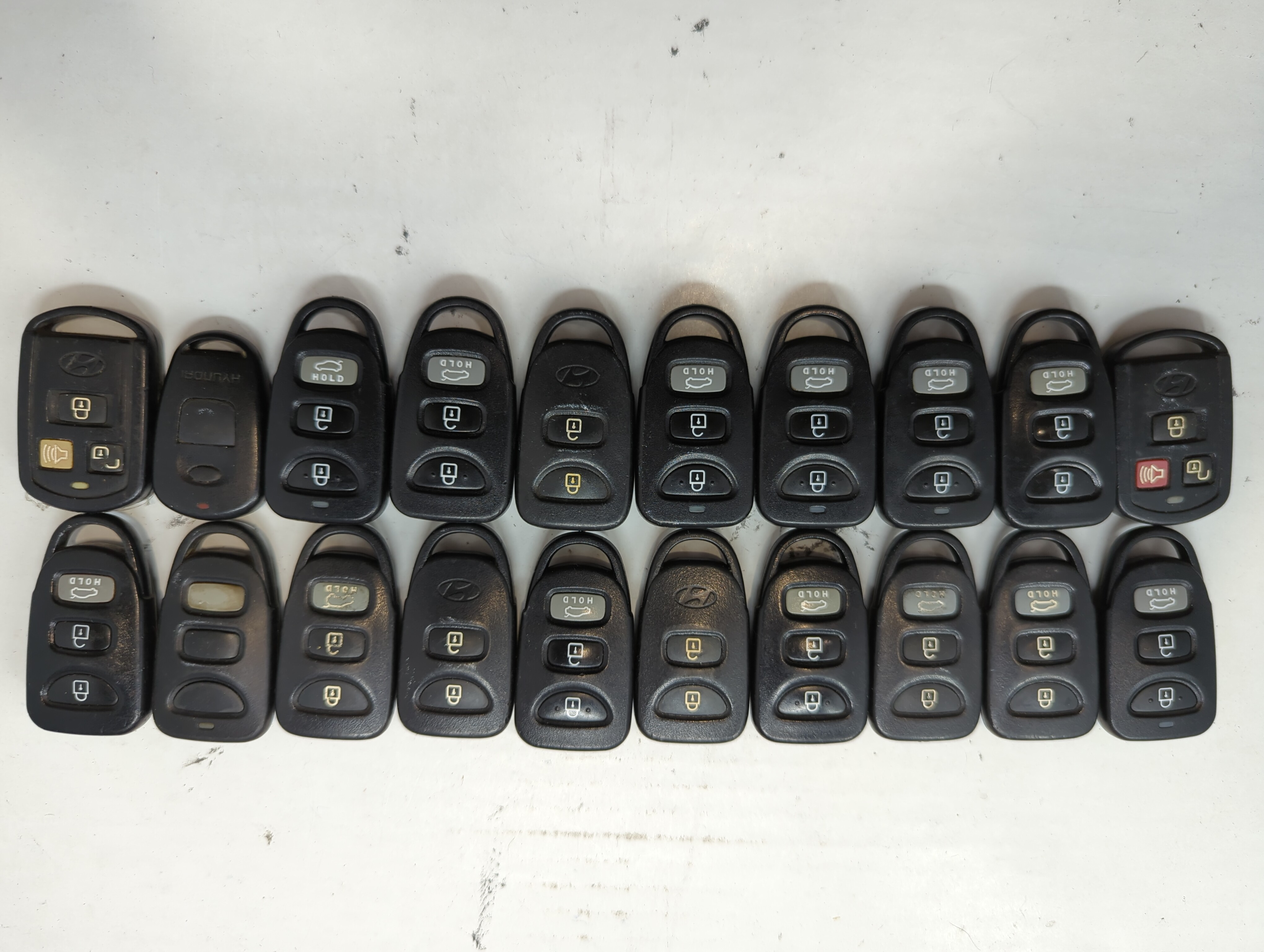 Lot of 20 Hyundai Keyless Entry Remote Fob MIXED FCC IDS MIXED PART 639459 - Oemusedautoparts1.com