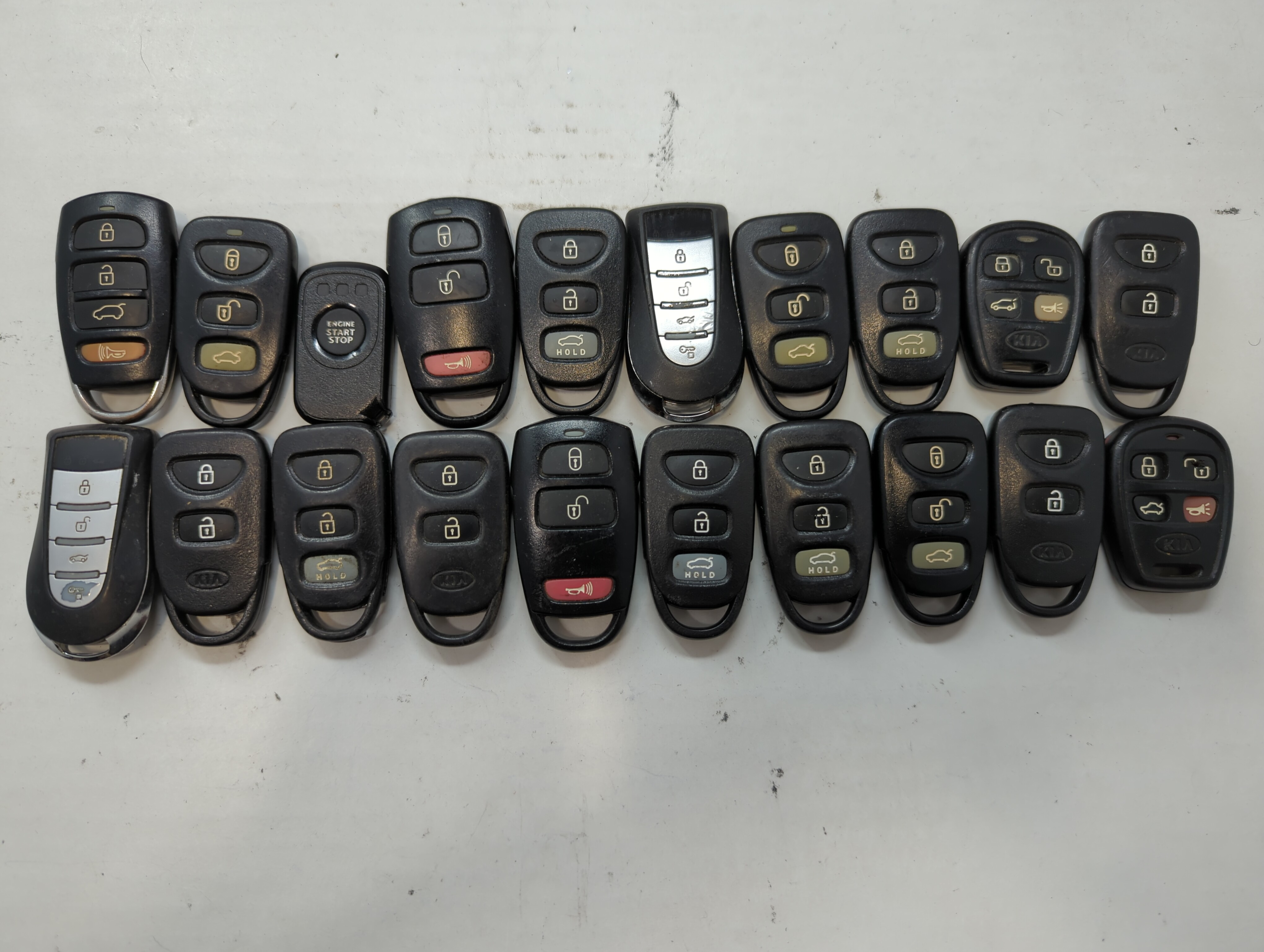 Lot of 20 Kia Keyless Entry Remote Fob VA5JR1040-2WSSL | VA5RED301-1WSS2 639671 - Oemusedautoparts1.com