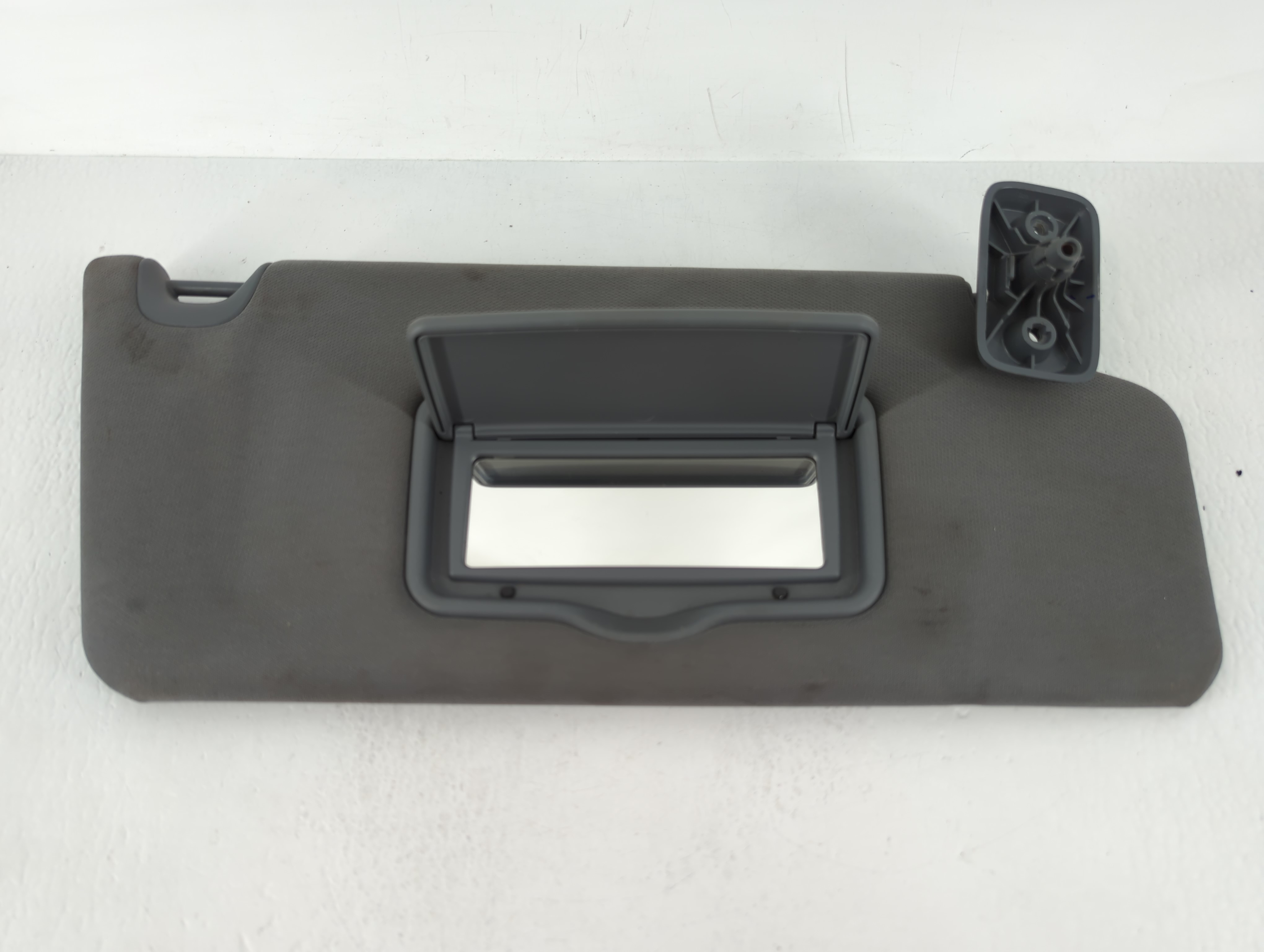 Passenger Sun Visor Mirror Right Sunvisor Dark Grey 639698 - Oemusedautoparts1.com