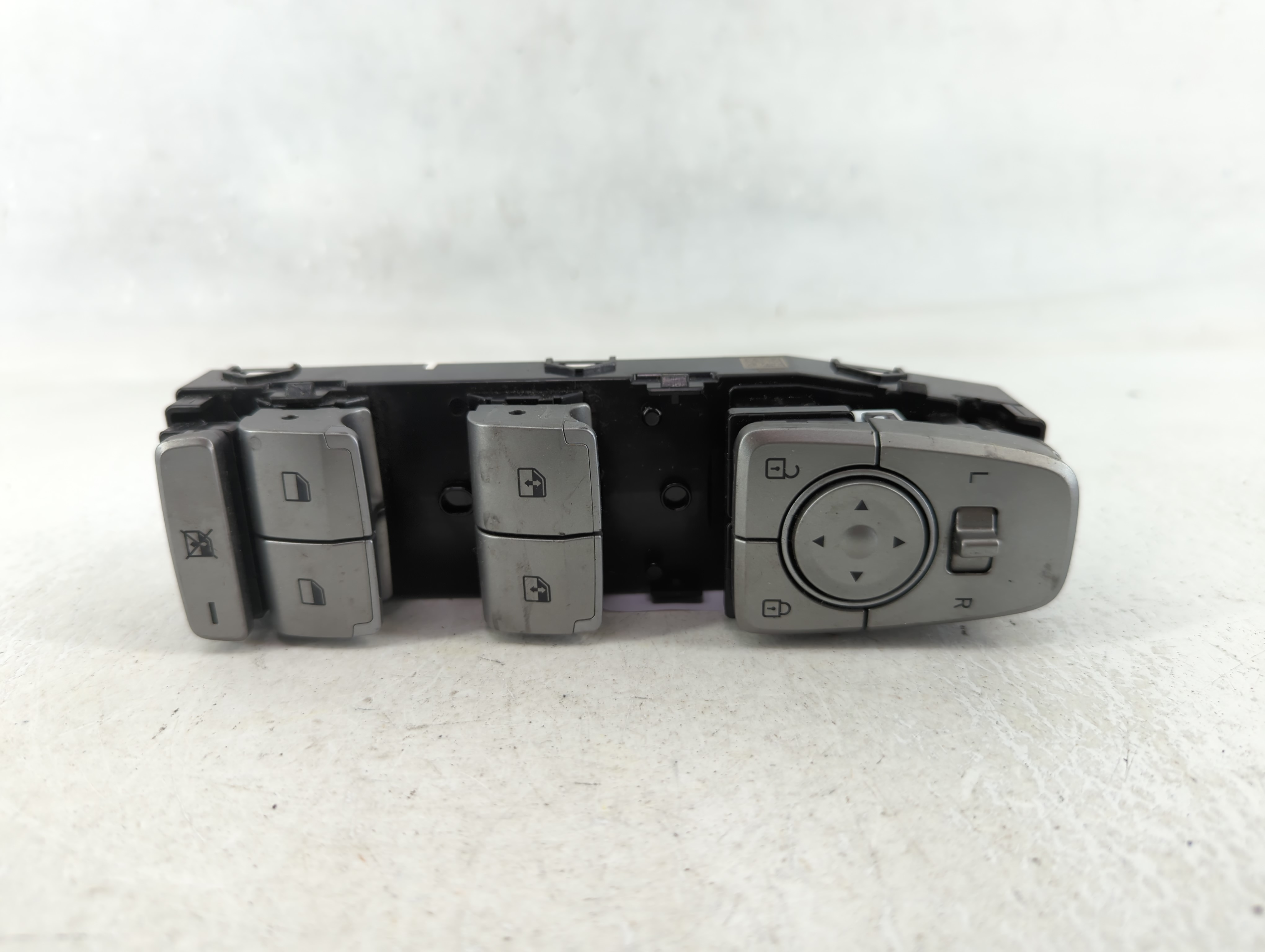 2020 Hyundai Palisade Driver Left Door Master Power Window Switch 639710 - Oemusedautoparts1.com