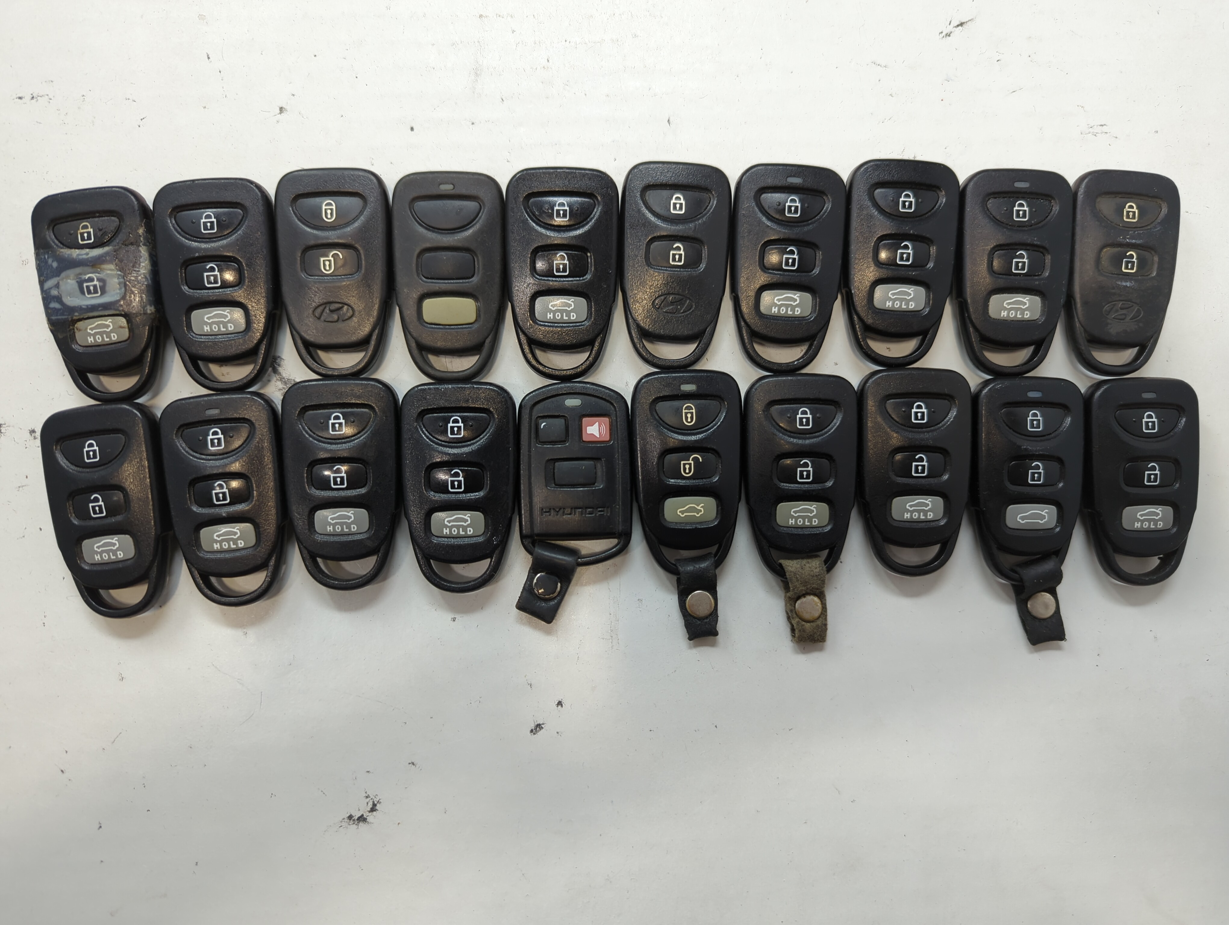 Lot of 20 Hyundai Keyless Entry Remote Fob MIXED FCC IDS MIXED PART 639738 - Oemusedautoparts1.com