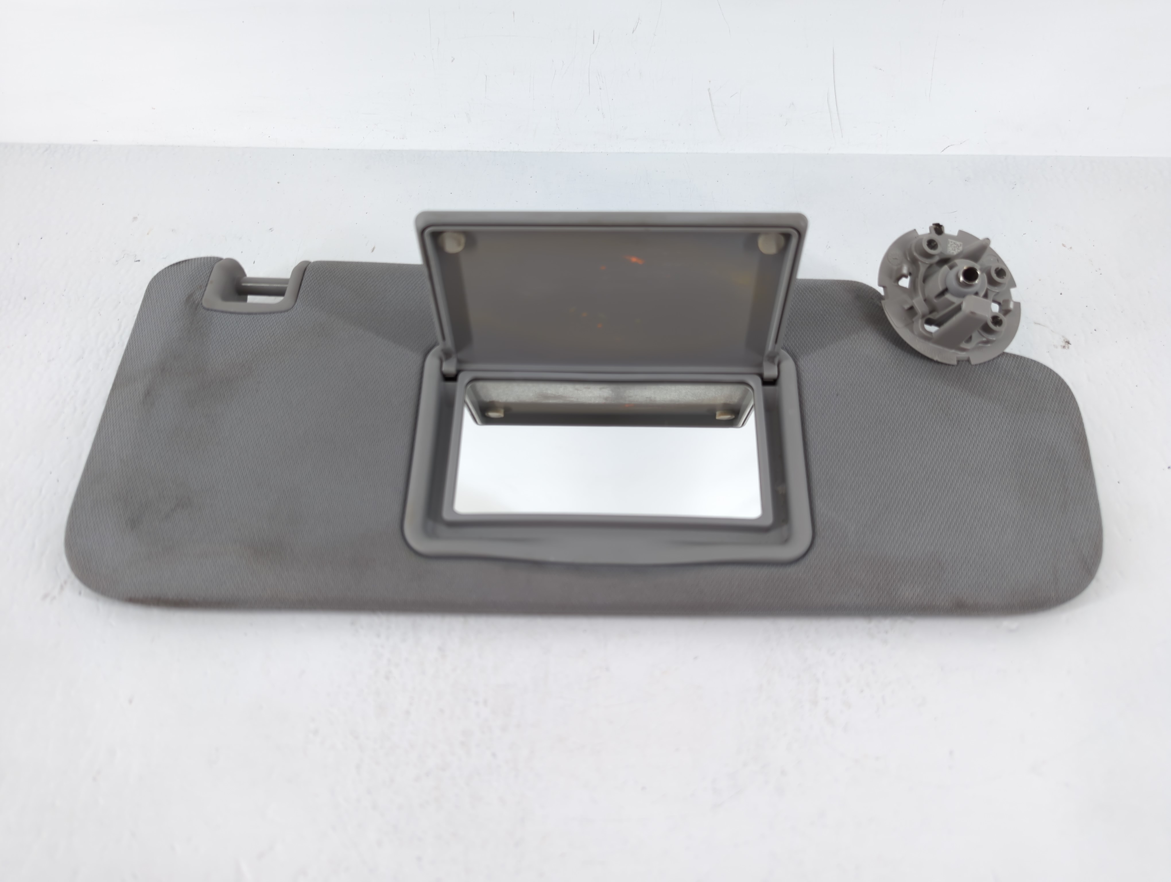 Picture of 2016-2021 Chevrolet Malibu Driver Sun Visor Mirror Left Sunvisor Grey 639801