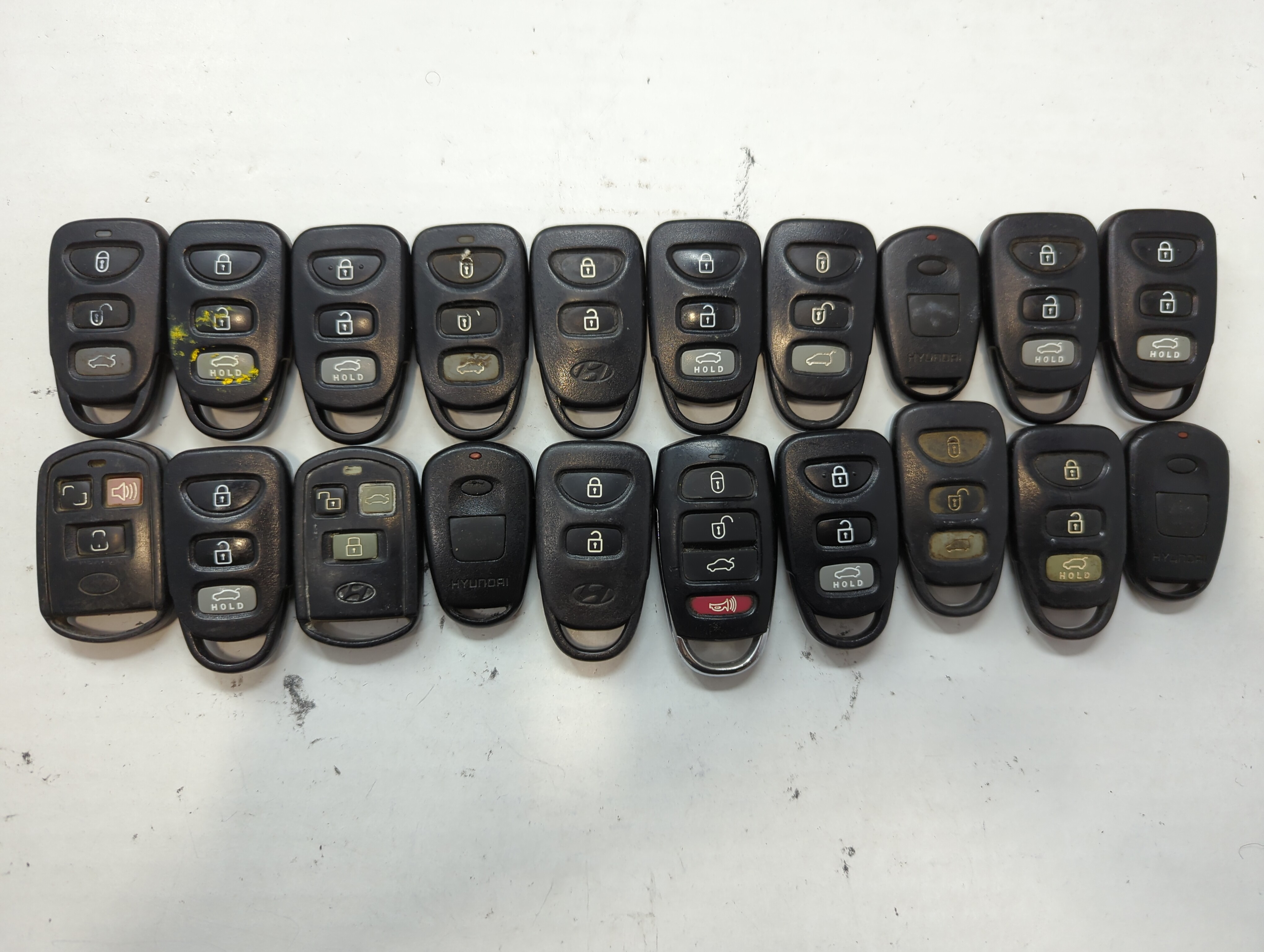 Lot of 20 Hyundai Keyless Entry Remote Fob MIXED FCC IDS MIXED PART 639941 - Oemusedautoparts1.com