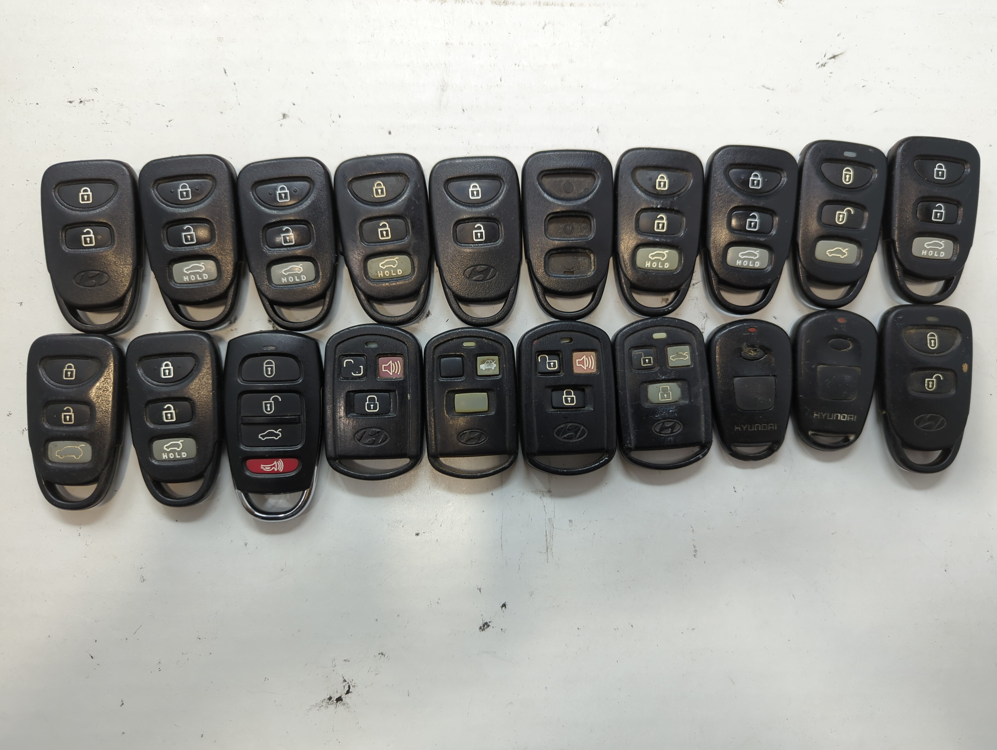 Lot of 20 Hyundai Keyless Entry Remote Fob MIXED FCC IDS MIXED PART 640042 - Oemusedautoparts1.com