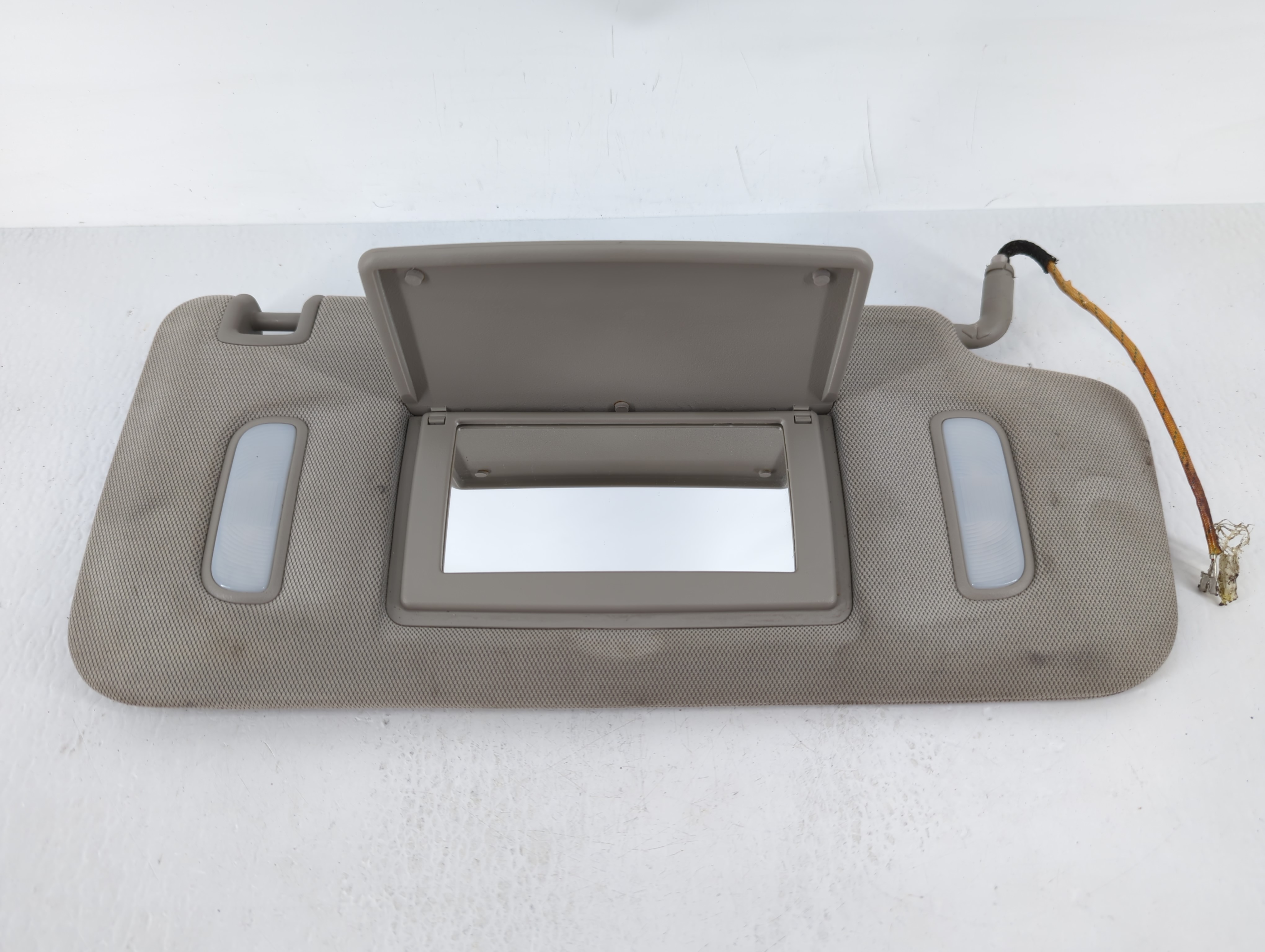 Picture of 2010-2013 Cadillac Cts Passenger Sun Visor Mirror Right Sunvisor 640223