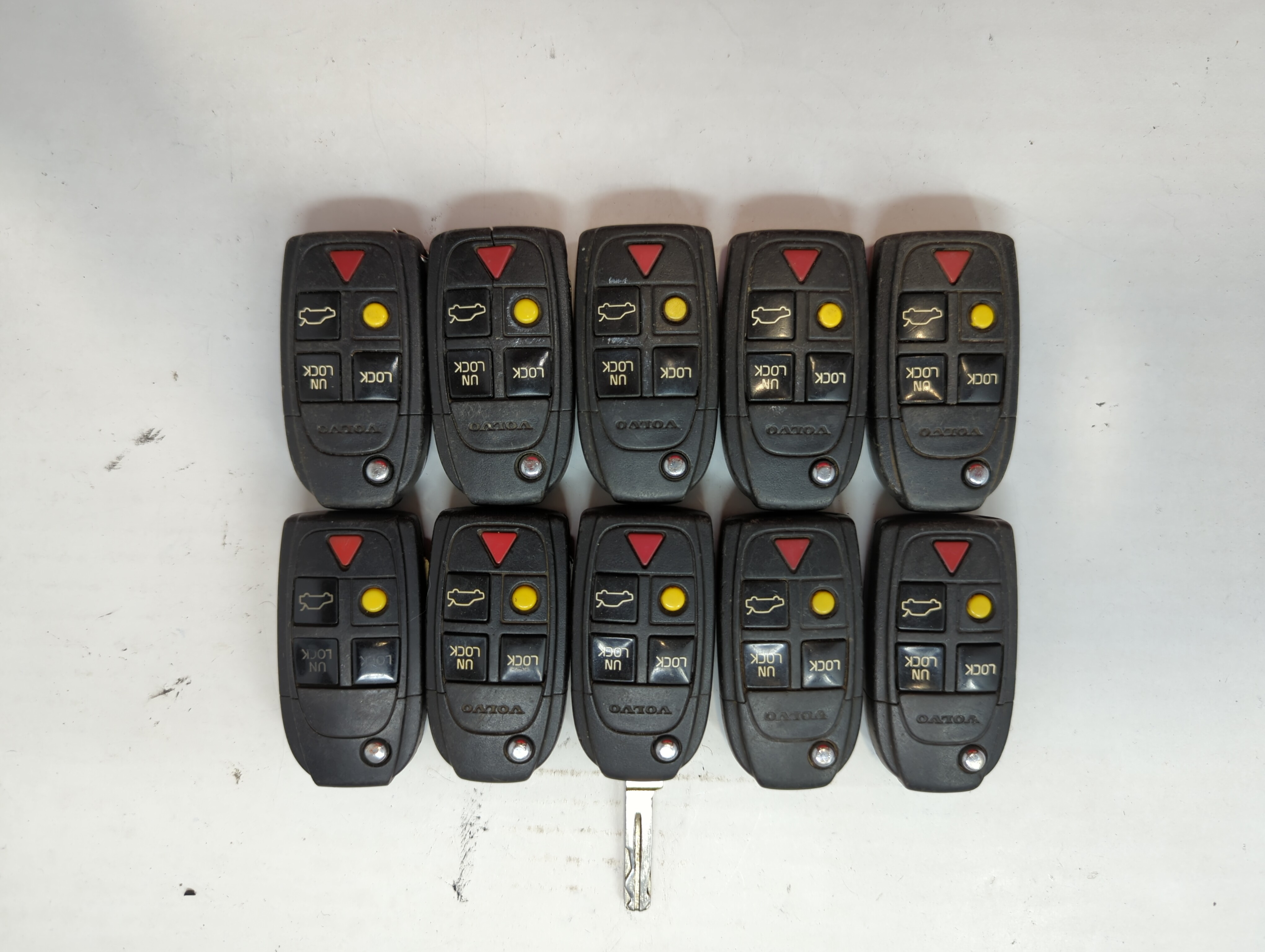 Picture of Lot of 10 Volvo Keyless Entry Remote Fob LQNP2T-APU 640234
