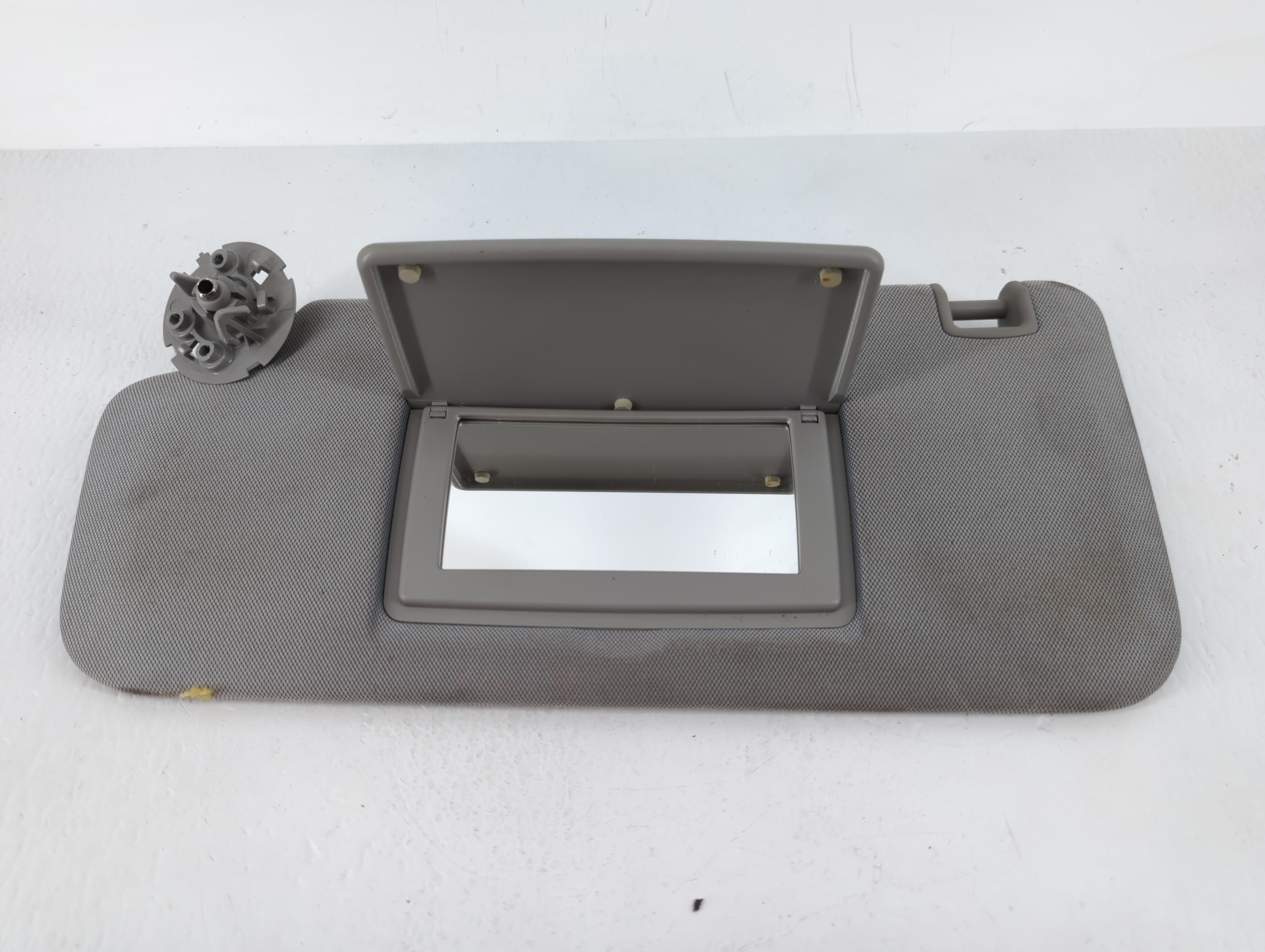 Picture of 2017-2021 Chevrolet Trax Driver Sun Visor Mirror Left Sunvisor Grey 640330