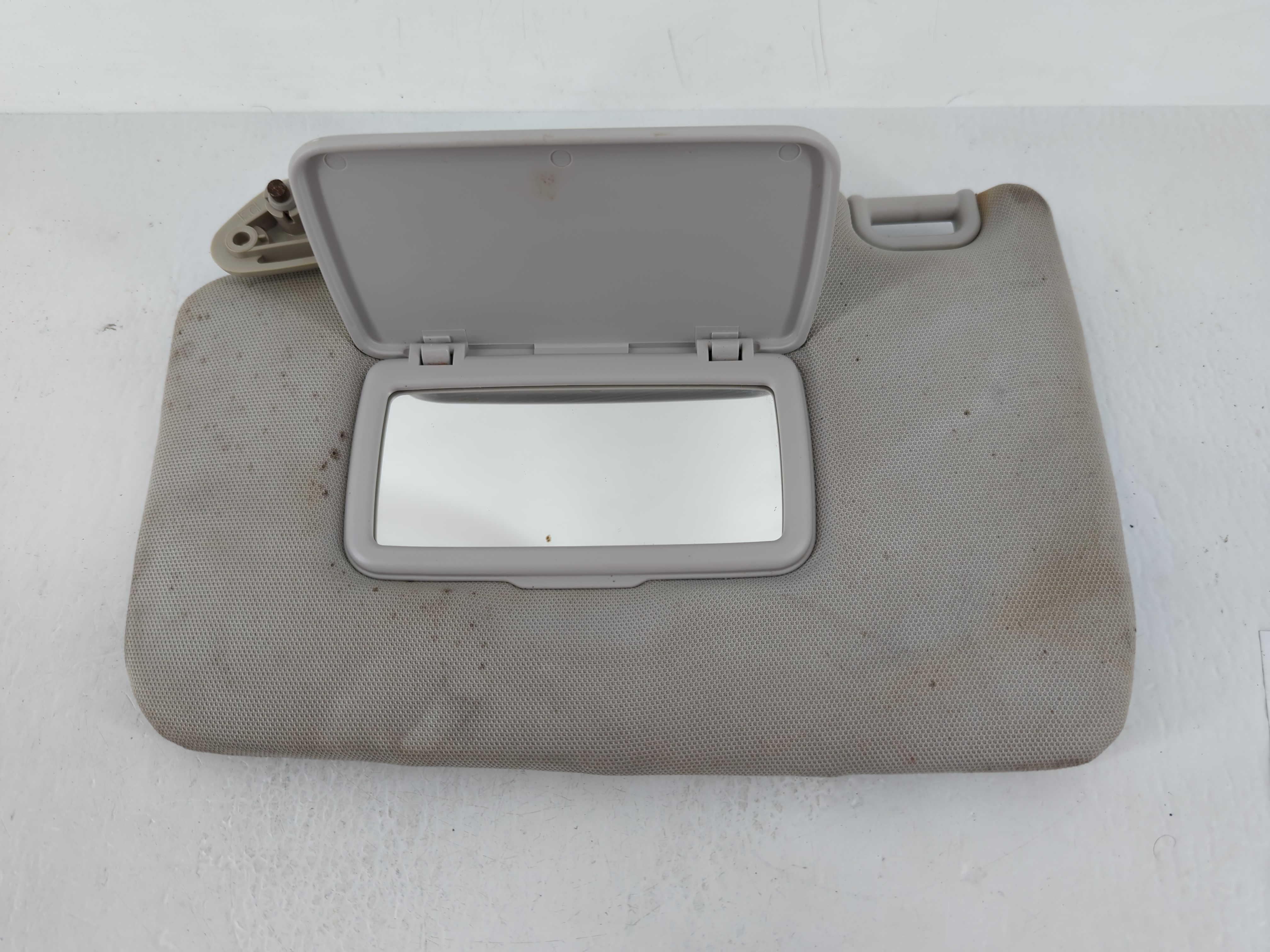 2014 Subaru Forester Driver Sun Visor Mirror Left Sunvisor Pale Grey 640450 - Oemusedautoparts1.com