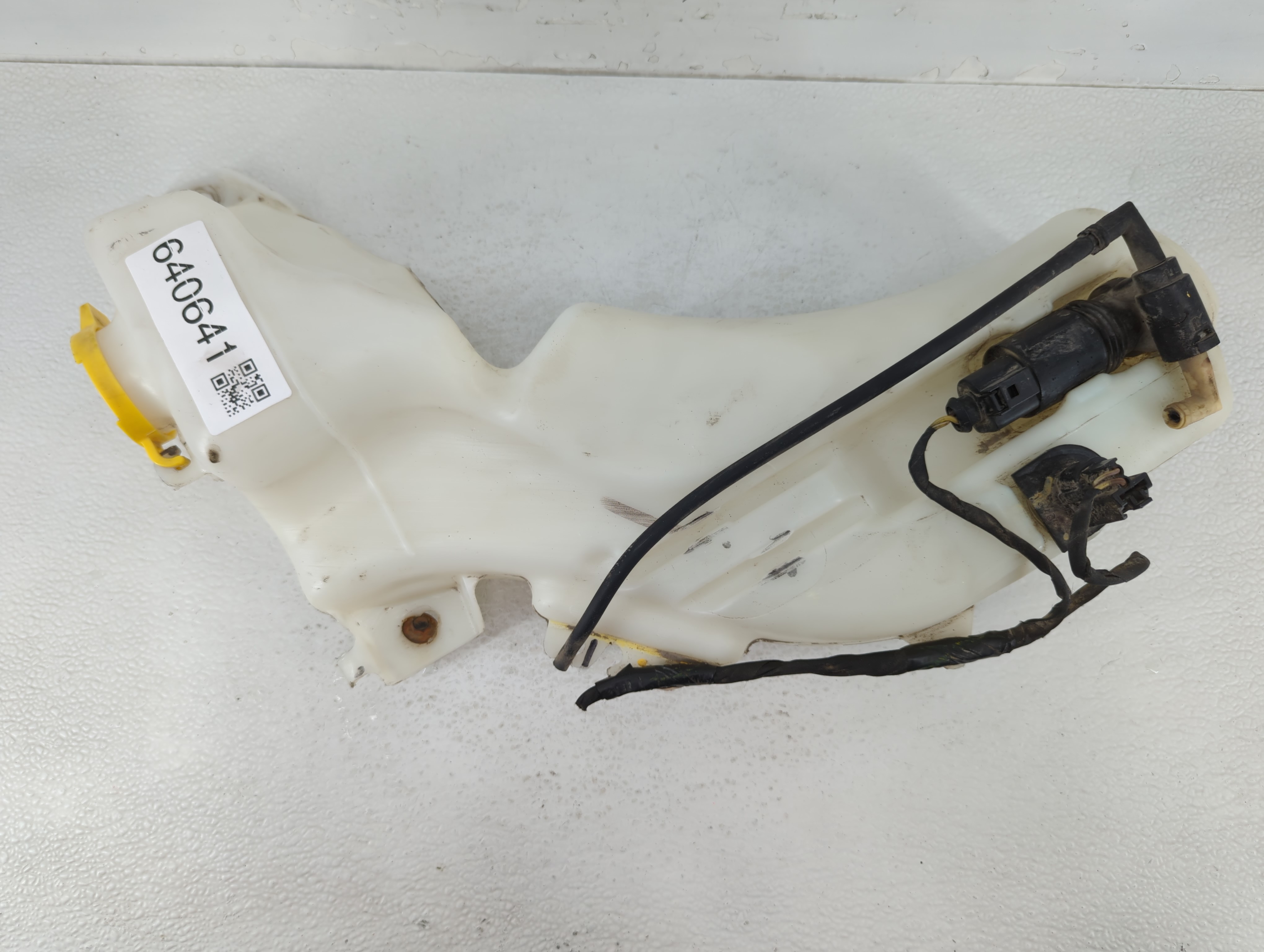 2014 Dodge Journey Windshield Washer Fluid Reservoir Bottle Oem 640641 - Oemusedautoparts1.com
