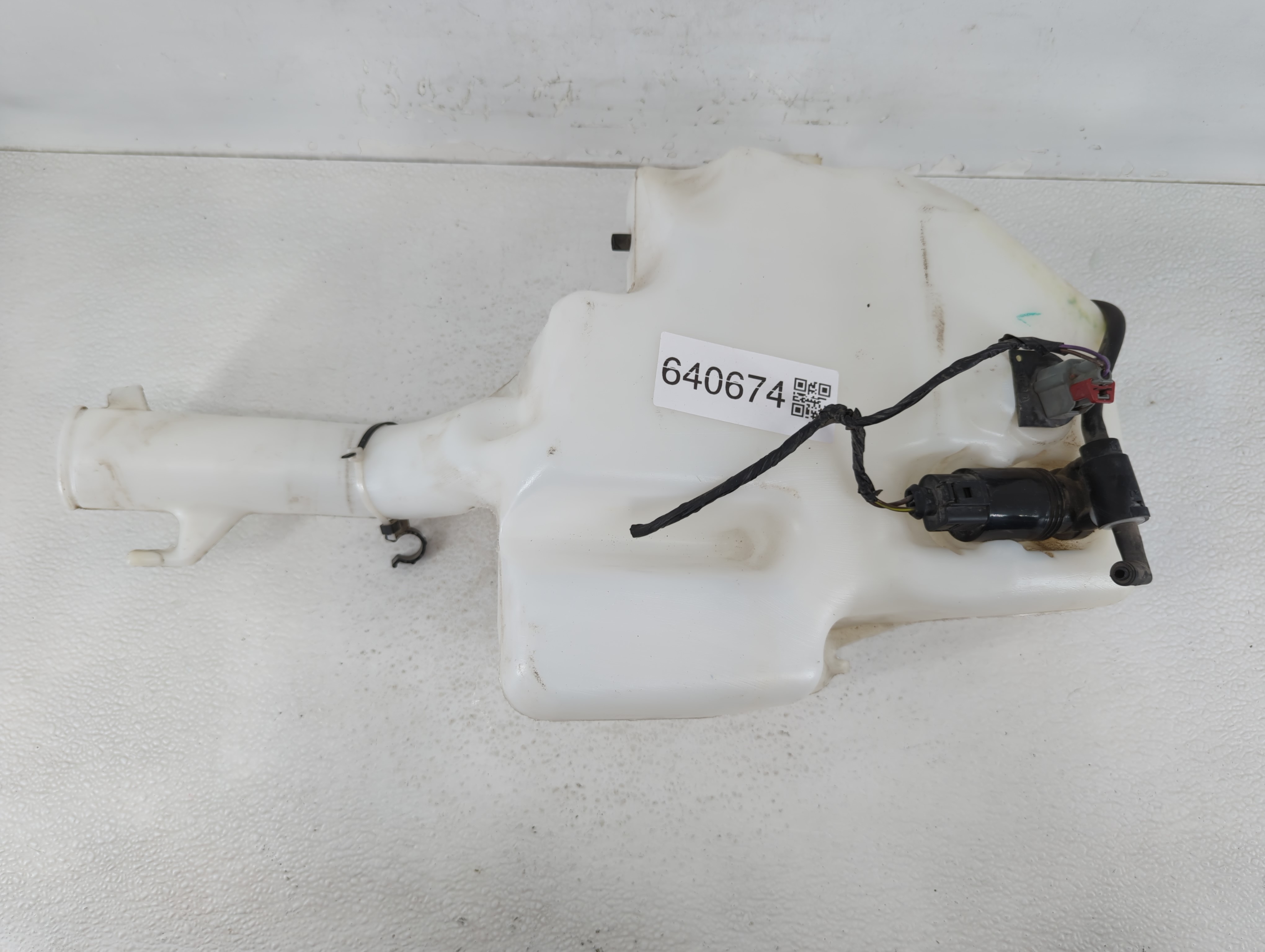 Picture of Dodge Caravan Windshield Washer Fluid Reservoir Bottle Oem 640674