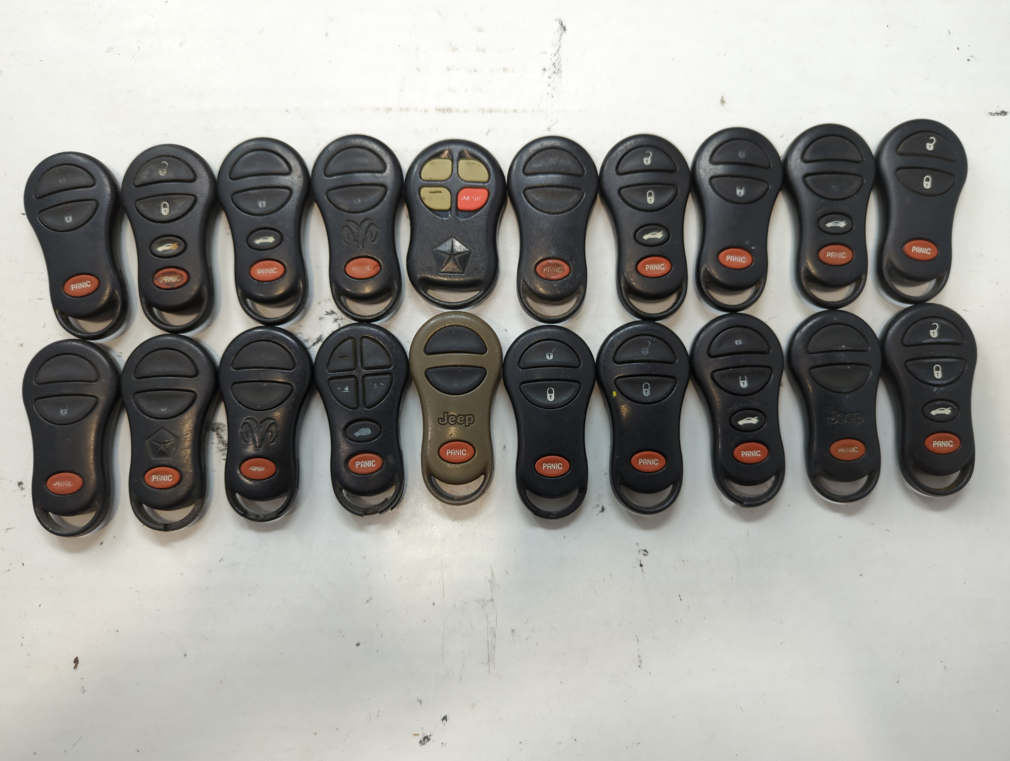 Lot of 20 Dodge Keyless Entry Remote Fob GQ43VT9T | GQ43VTI7T 04602260AA 640914 - Oemusedautoparts1.com