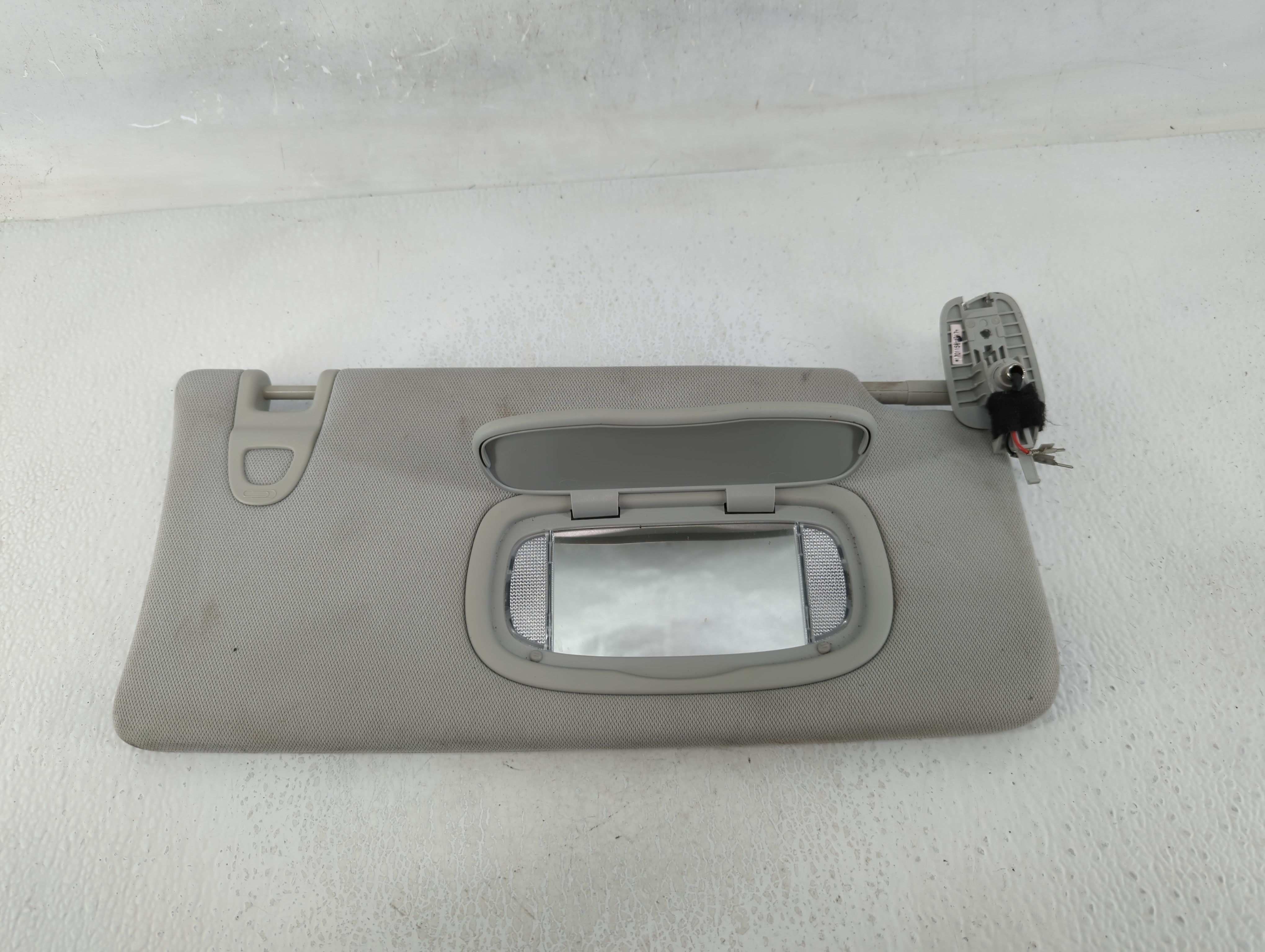 2017 Jeep Compass Passenger Sun Visor Mirror Right Sunvisor Pale Grey 641169 - Oemusedautoparts1.com