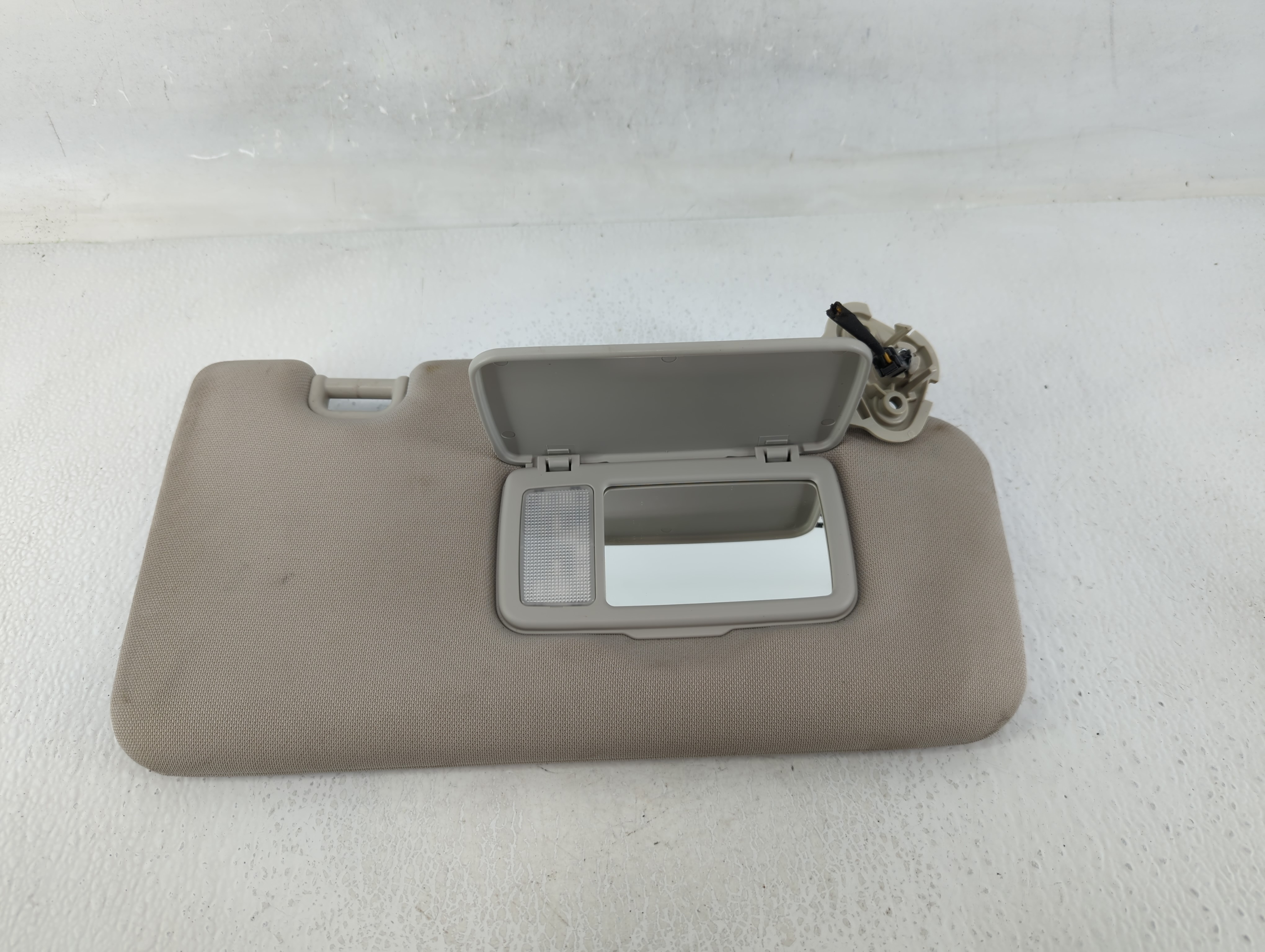 2021 Subaru Forester Passenger Sun Visor Mirror Right Sunvisor Beige 641215 - Oemusedautoparts1.com